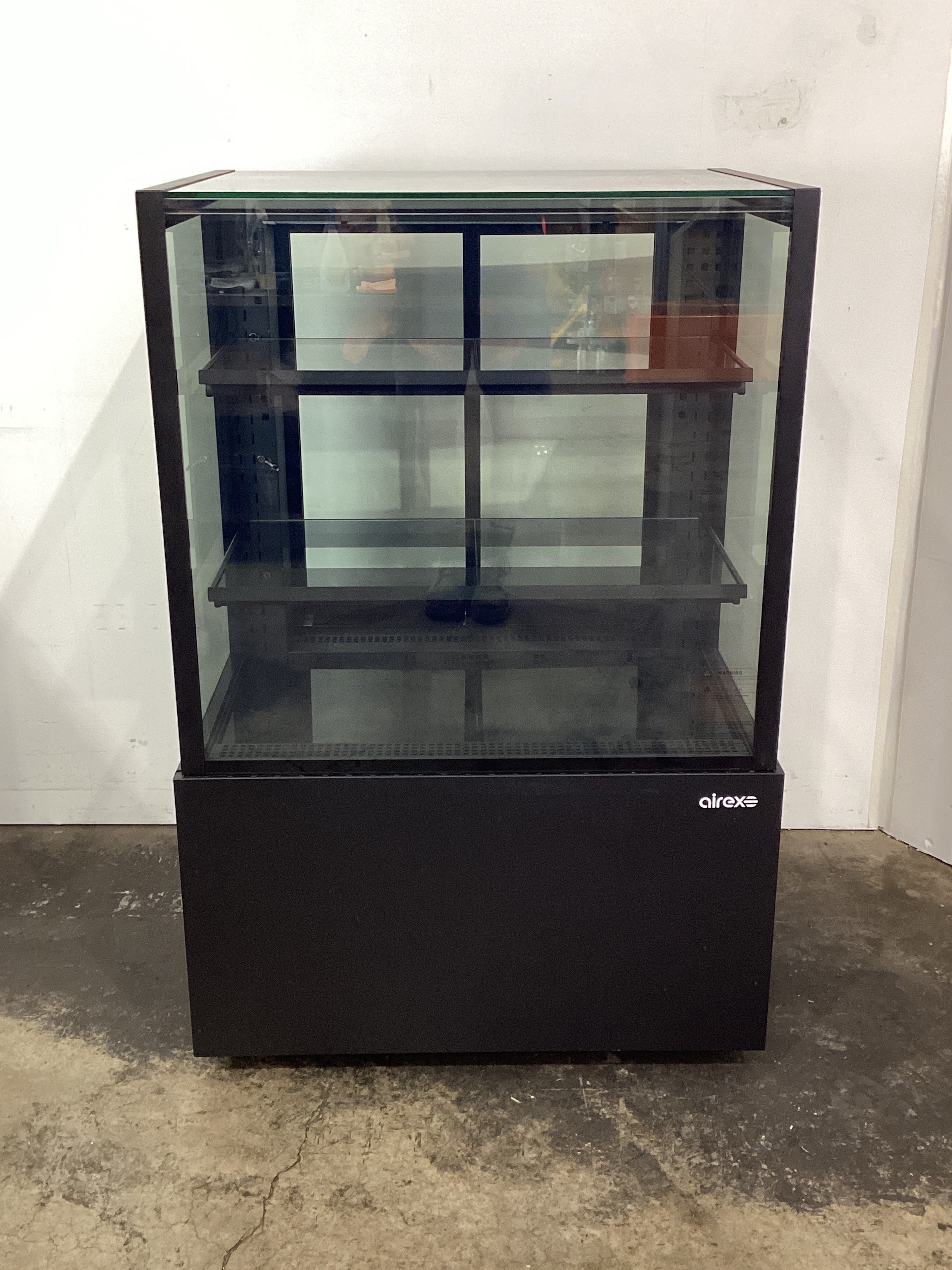 Airex AXR.FDFSSQ.09 Commercial Refrigerated Display Case for Cold Food Storage - Perfect for Restaurants, Delis, and Grocery Stores