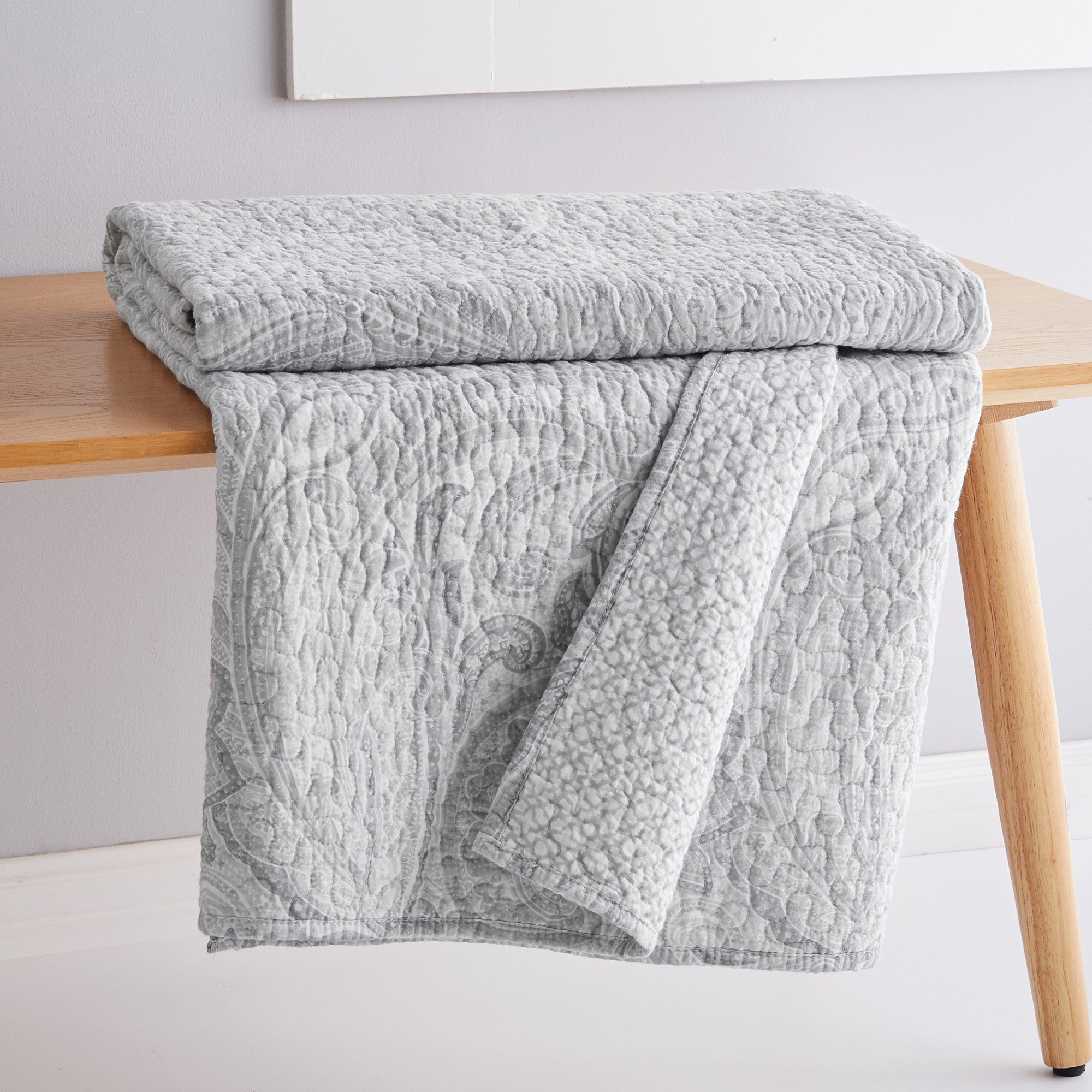 Cozy Spruce Green Quilted Throw Blanket - Soft & Warm Reversible Bedspread for Couch, Sofa, and Bed - Perfect for Winter Nights, Home Decor, and Gift Giving