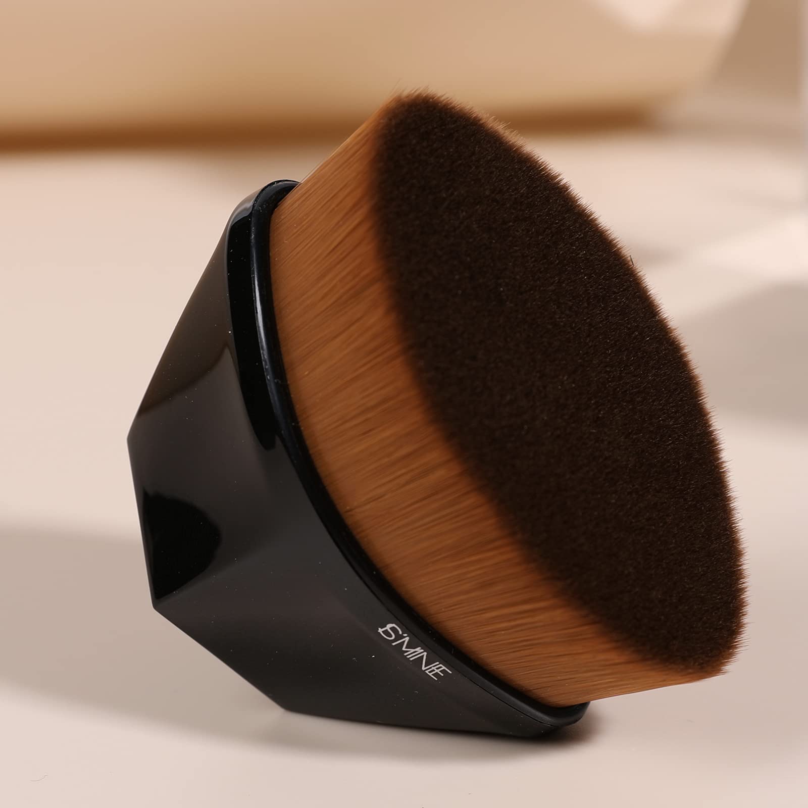ISMINE Flat Top Kabuki Foundation Brush - Hexagon Handle for Blending Liquid, Cream & Powder Makeup - Includes Bonus Protective Case (Black) - Perfect for Flawless Face & Blush Application