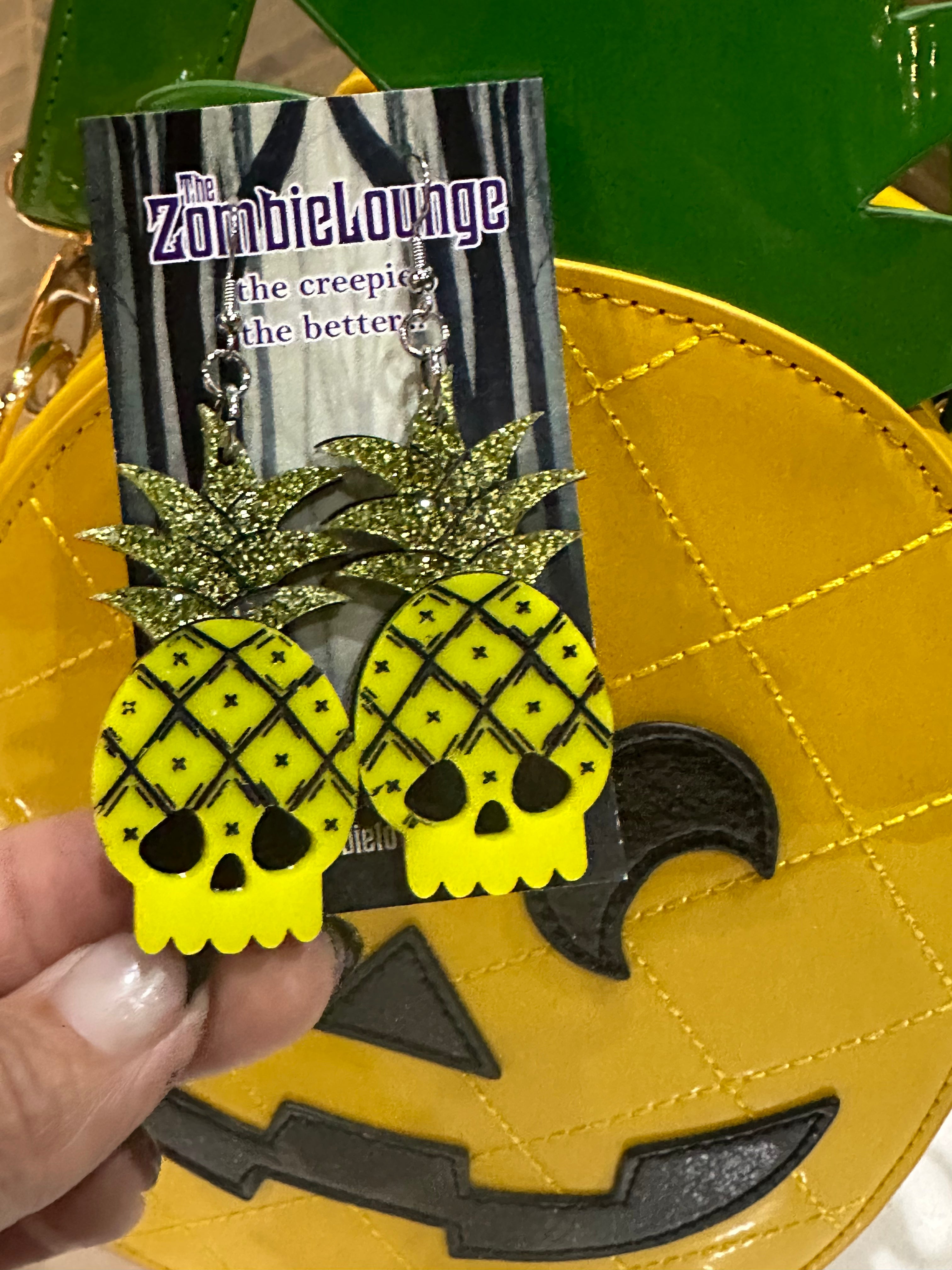 Pineapple Skull Earrings for Women - Unique Bohemian Dangle Drop Earrings - Perfect for Halloween, Festival, and Gothic Fashion Accessories