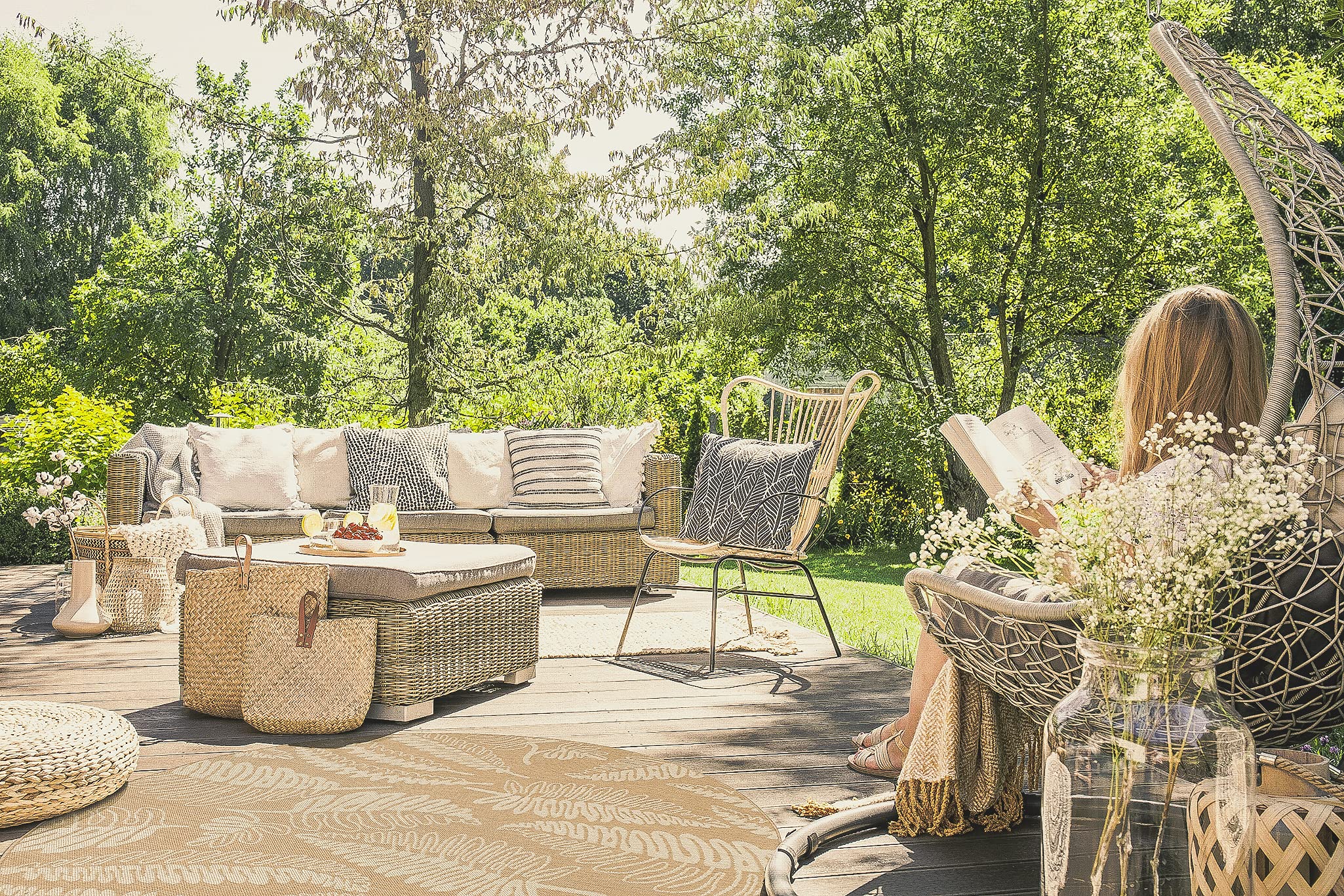 GAD Great American Distributors Boca Premium Floral Varied-Leaf Design Indoor/Outdoor Area Rug - 6'7