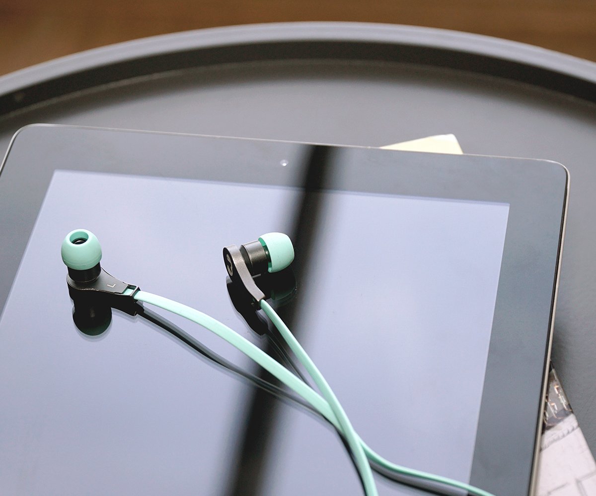 Fresh 'n Rebel Lace In-Ear Headphones with Mic - Wireless Bluetooth Earbuds in Peppermint Green | Sweatproof for Workouts, Running & Gym | Perfect for Music Lovers & Active Lifestyles [156296]