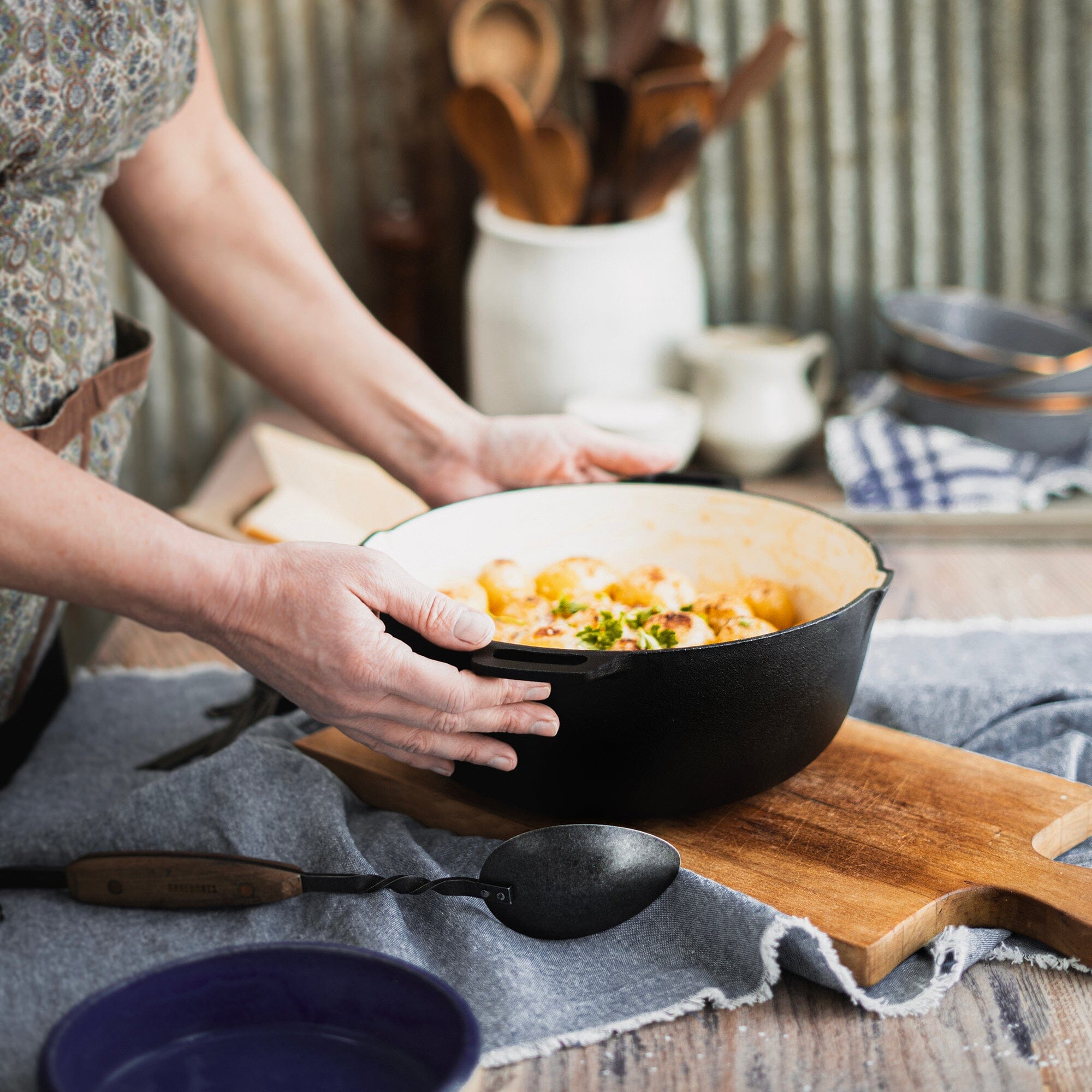 Premium Enamel Lined Cast Iron Dutch Oven - 5.5 Quart Heavy Duty Cookware for Braising, Stewing & Baking - Perfect for Soups, Casseroles & Bread Making