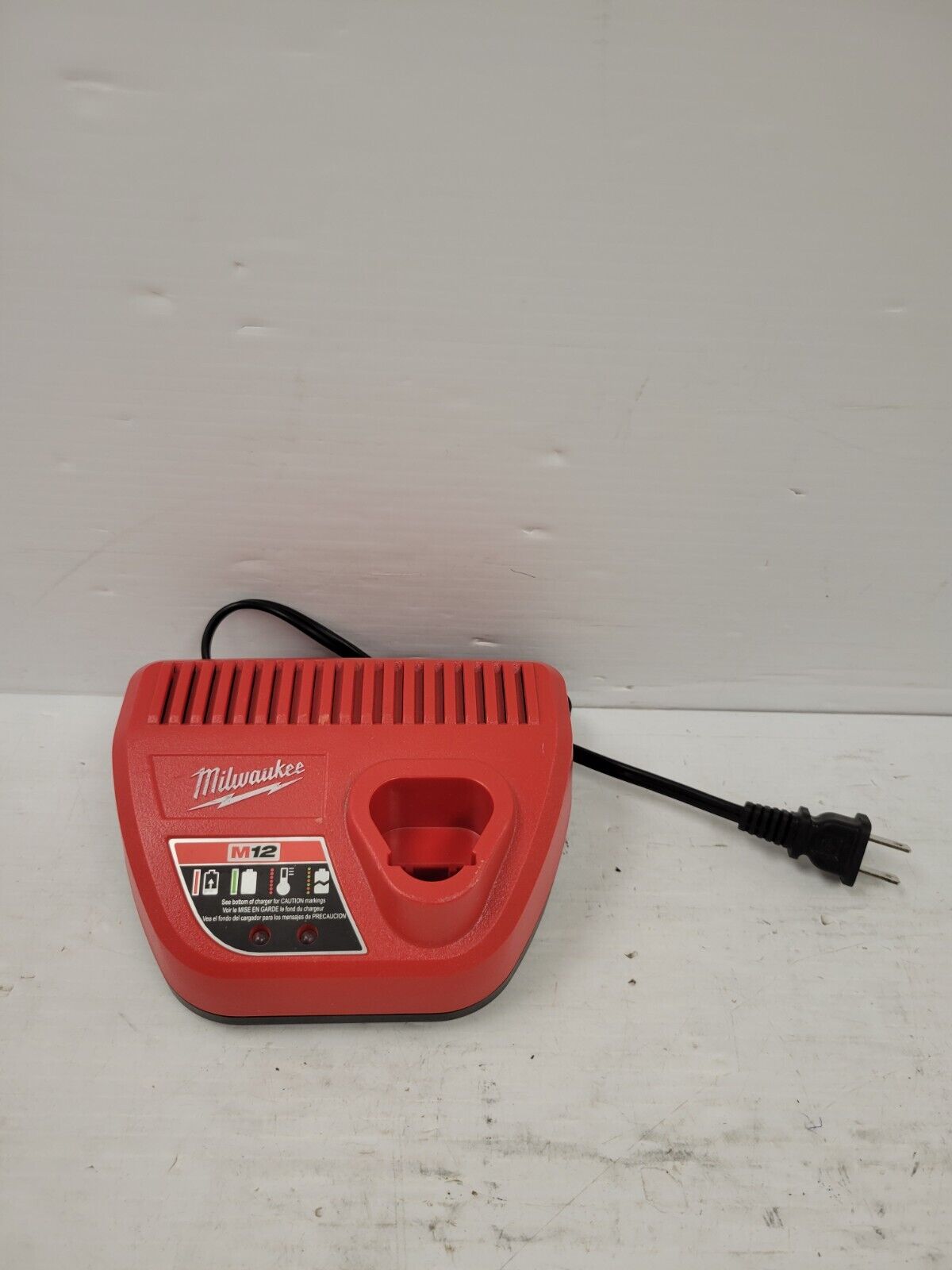 Milwaukee 48-59-2401 Fast Charger for M12 & M18 Batteries - Power Tool Battery Charger for Home & Workshop Use
