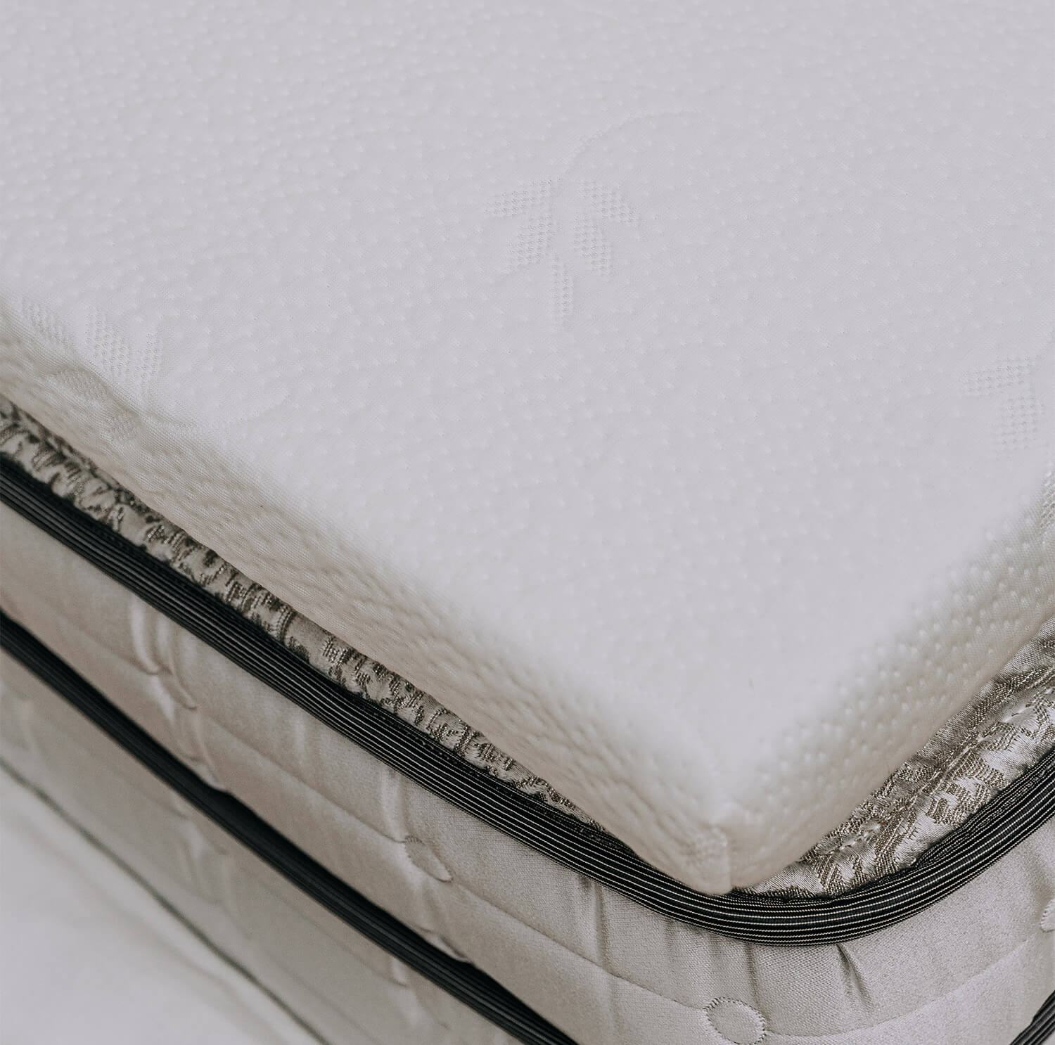 Bambi 3-Inch Memory Foam Mattress Topper for Back Pain Relief - Queen Size Cooling Gel Infused Bed Topper - Perfect for Side Sleepers & Pressure Point Support - Home, Guest Room & Dorm Essentials