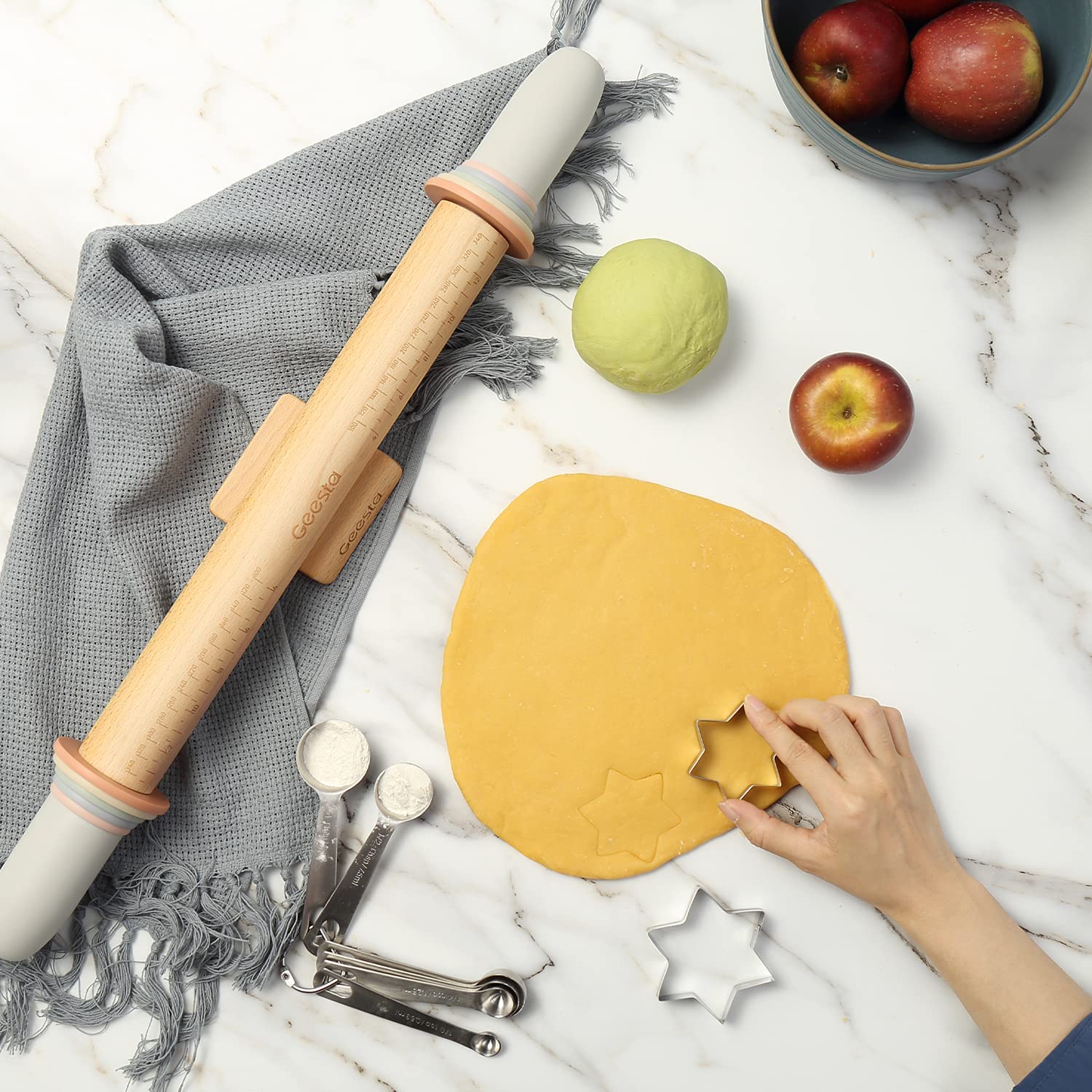 Geesta Adjustable Wood Rolling Pin with 5 Thickness Rings - Precise Dough Roller Handle Press with Measurement Guide for Baking Fondant, Pizza, Pie Crust, Cookies & Pastry | Perfect for Home Bakers, Professional Chefs & Cake Decorating Enthusiasts