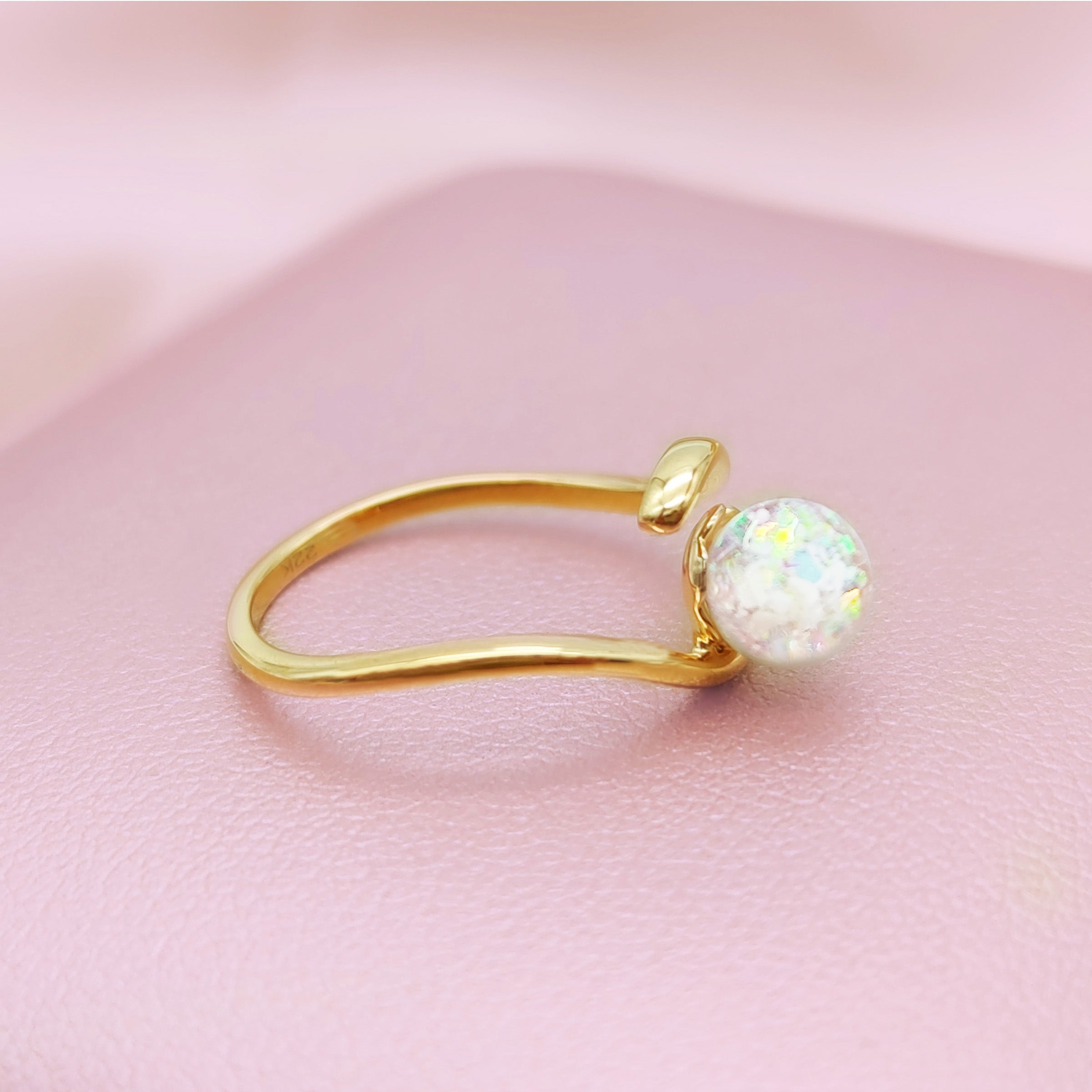 Elegant Ashes Ring for Women - Memorial Jewelry for Loved Ones - Perfect for Remembrance, Funerals & Special Occasions