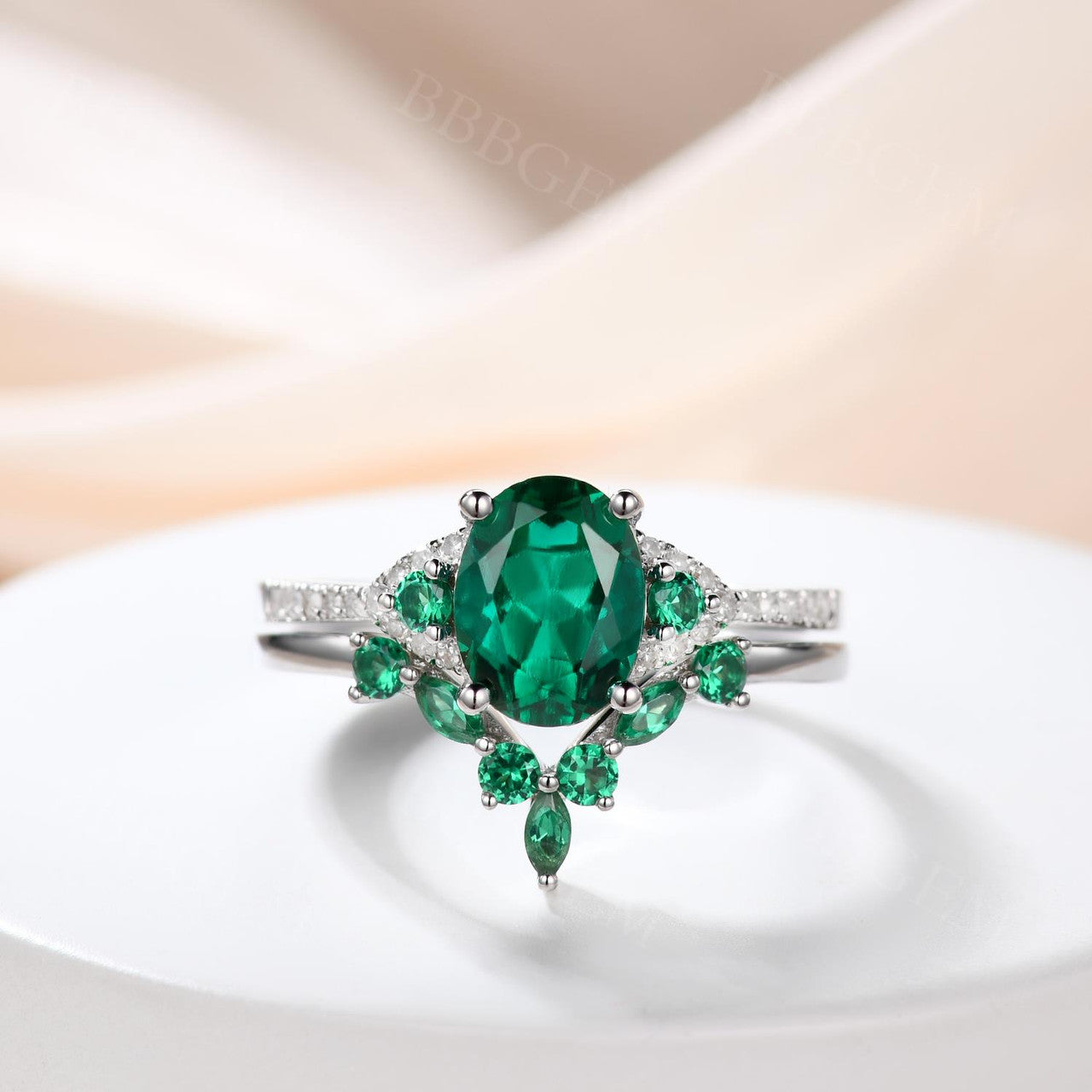 Vintage Oval Emerald Engagement Ring 1.2 Carat in White Gold - Elegant Women's Bridal Wedding Set for Proposal, Anniversary & Special Occasions