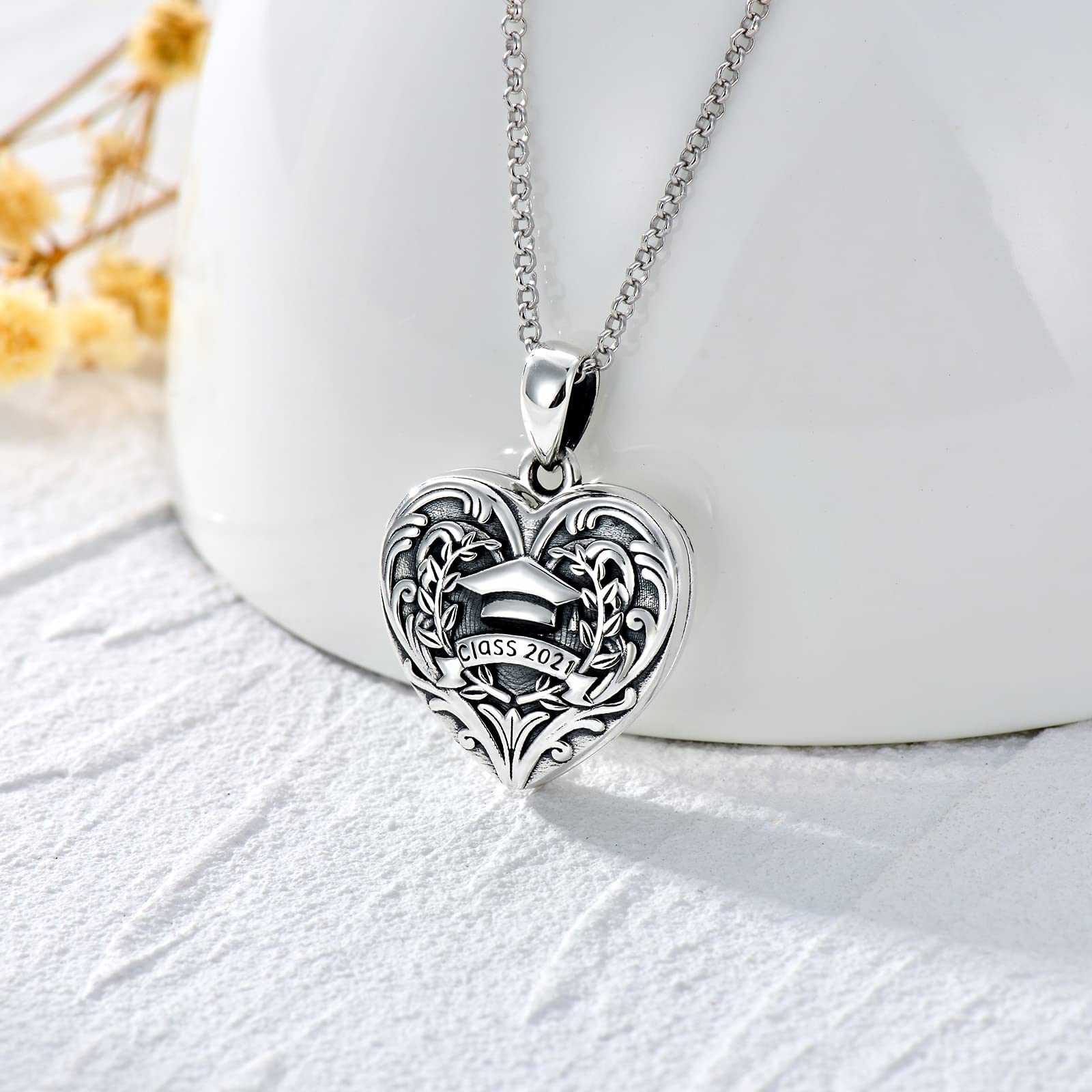 SOULMEET Heart Shaped Class of 2021 Graduation Locket Necklace - Holds 2 Photos, Graduation Cap Pendant - Perfect Graduation Gift for Her, Daughter, Friend | Ideal for Commencement Ceremonies, Graduation Parties & Memory Keepsakes