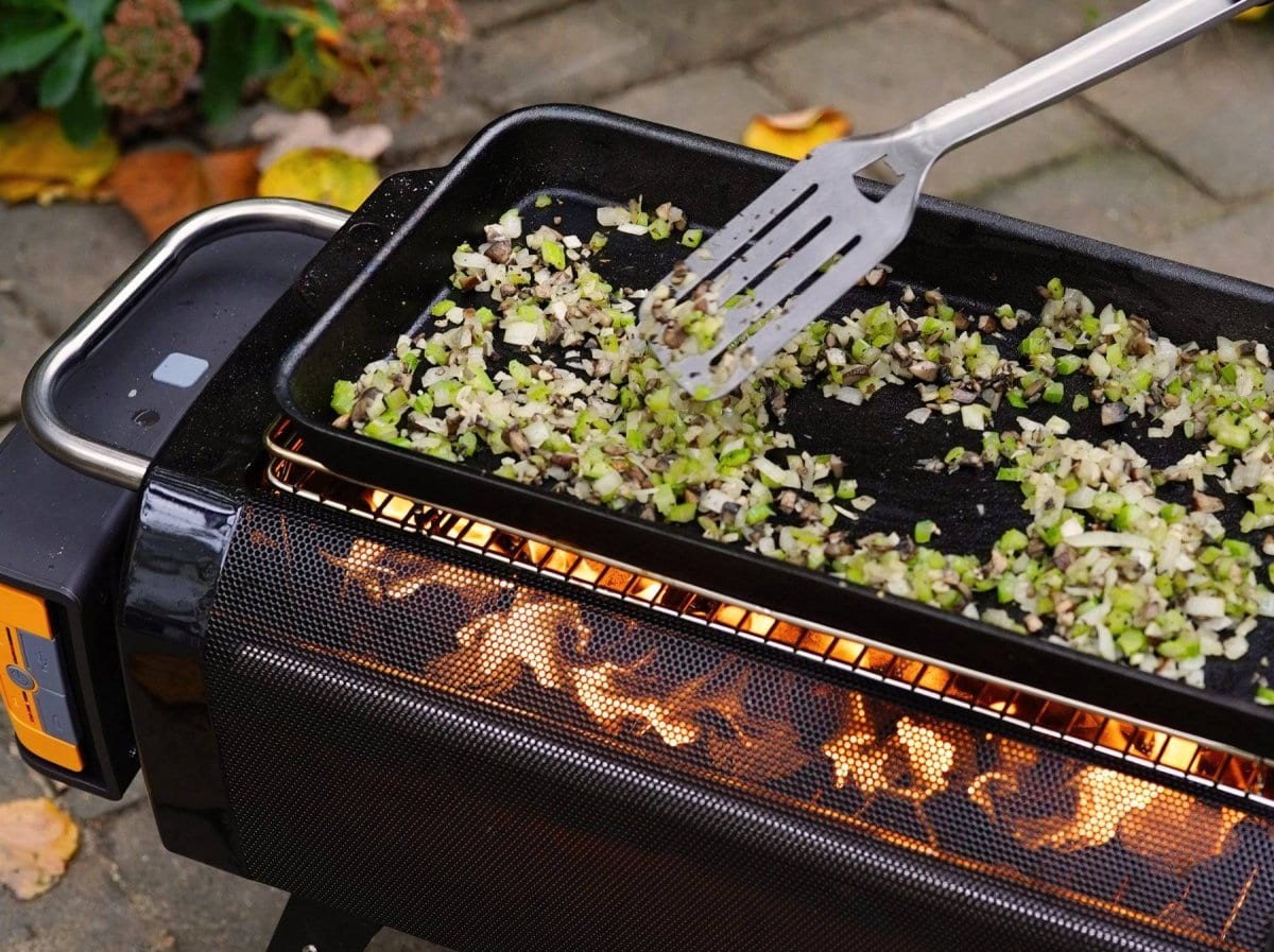 Best Fire Pit Griddle for Outdoor Cooking – Cast Iron Grill Top for Camping, Backyard BBQs & Patio Dining
