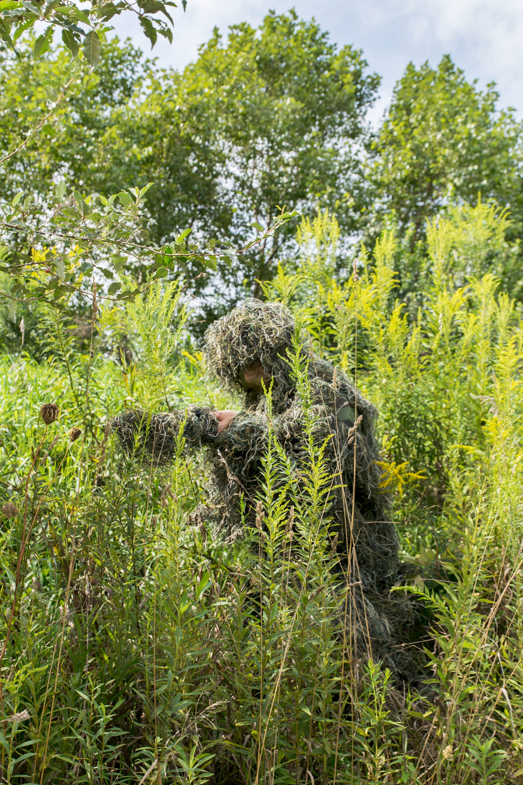 Best Camouflage Ghillie Suits for Hunting & Outdoor Tactical Use - Lightweight & Durable for Military, Airsoft & Wildlife Photography