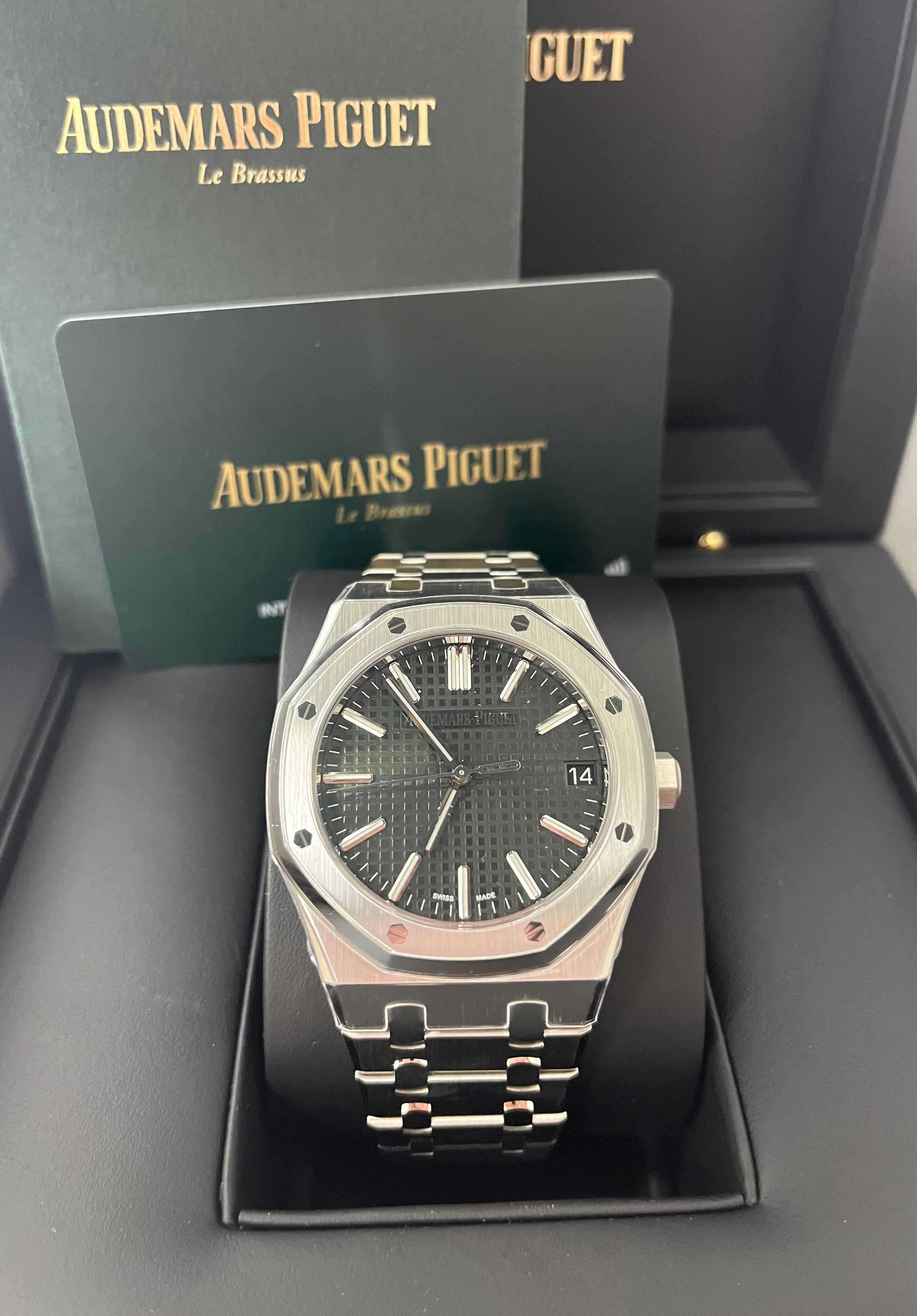 Audemars Piguet Royal Oak 41mm Selfwinding Stainless Steel Watch with Green Dial 15510ST.OO.1320ST.09 - Luxury Timepiece for Men, Perfect for Business Meetings & Formal Events