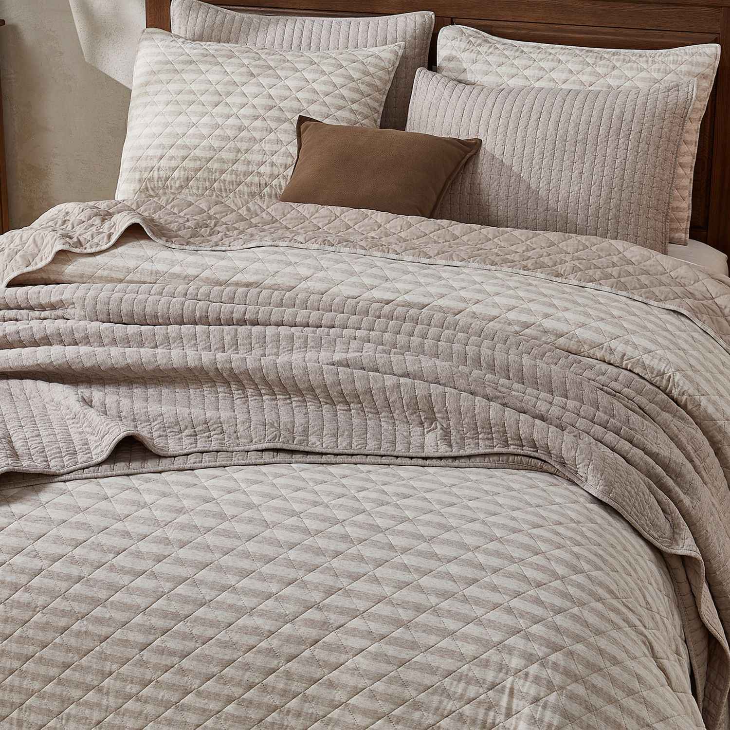 100% Cotton Jersey Striped Reversible 3-Piece Quilt Set - All Season Comfort for Bedroom, Guest Room & Dorm | Soft Breathable Bedding with Stripe Design