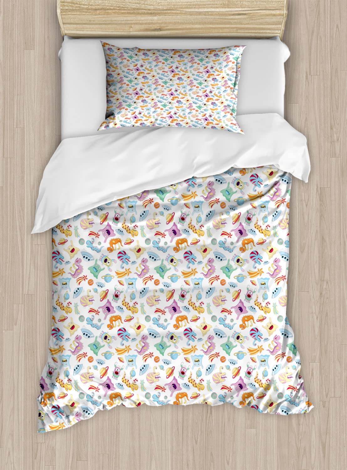 Ambesonne Alien Duvet Cover Set - Twin Size 2-Piece Bedding with Monsters, UFOs & Planets Space Theme - Soft Microfiber 2 Duvet Covers & 2 Pillowcases - Perfect for Kids' Rooms, Themed Bedrooms & Sci-Fi Decor
