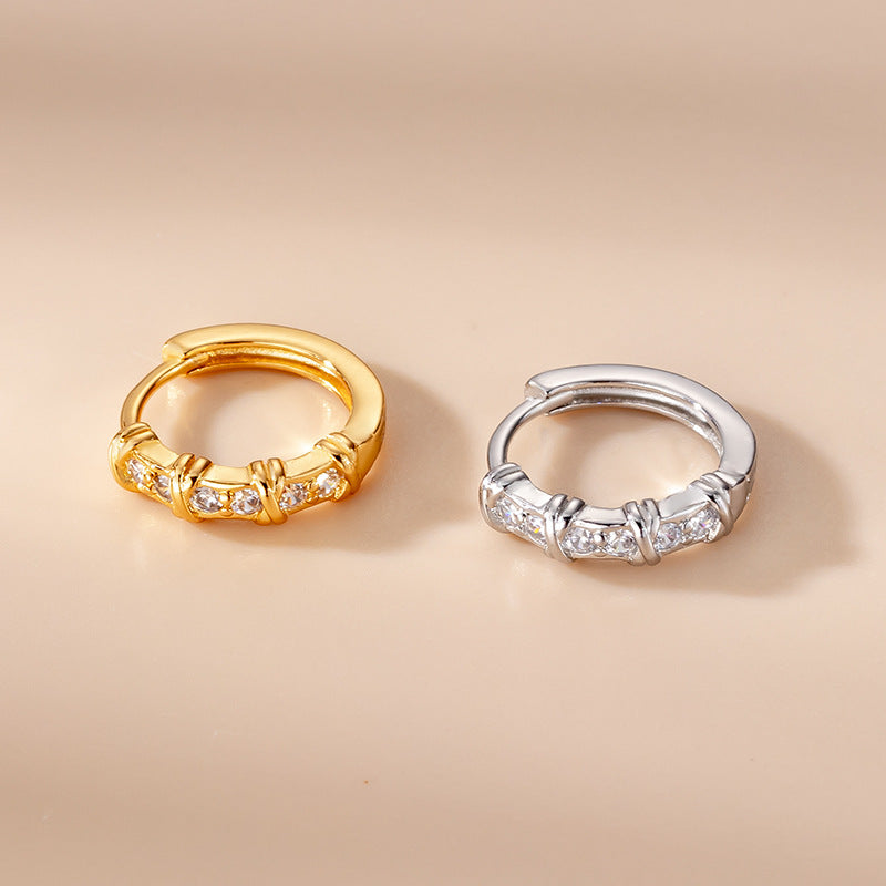 18K Gold Cross Cartilage Hoop Huggie Earrings for Women - Minimalist Cartilage Piercing Jewelry - Dainty Cross Hoops for Tragus, Helix, or Lobe - Perfect for Everyday Wear, Gifts, and Special Occasions
