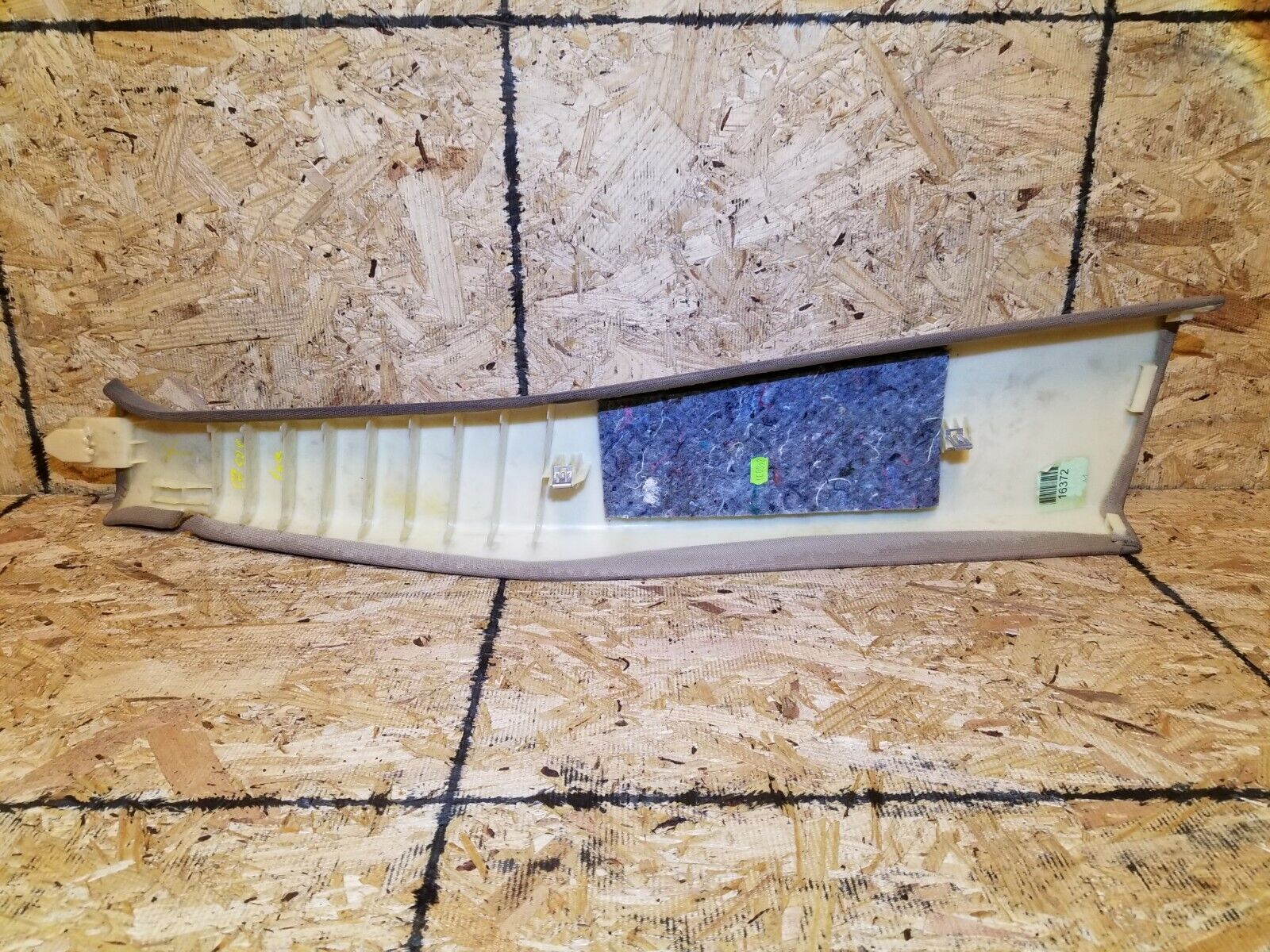 2005-2009 Cadillac SRX Right Passenger Side B Pillar Trim Replacement - OEM Quality Interior Car Part for Door Panel Protection & Style Enhancement
