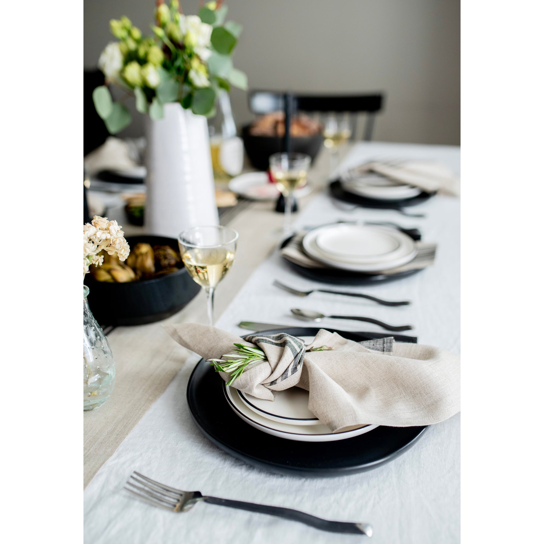 Farmhouse Style Cotton Napkins - Set of 4 for Dining, Kitchen & Party Decor - Rustic Table Linens for Everyday Use & Special Occasions