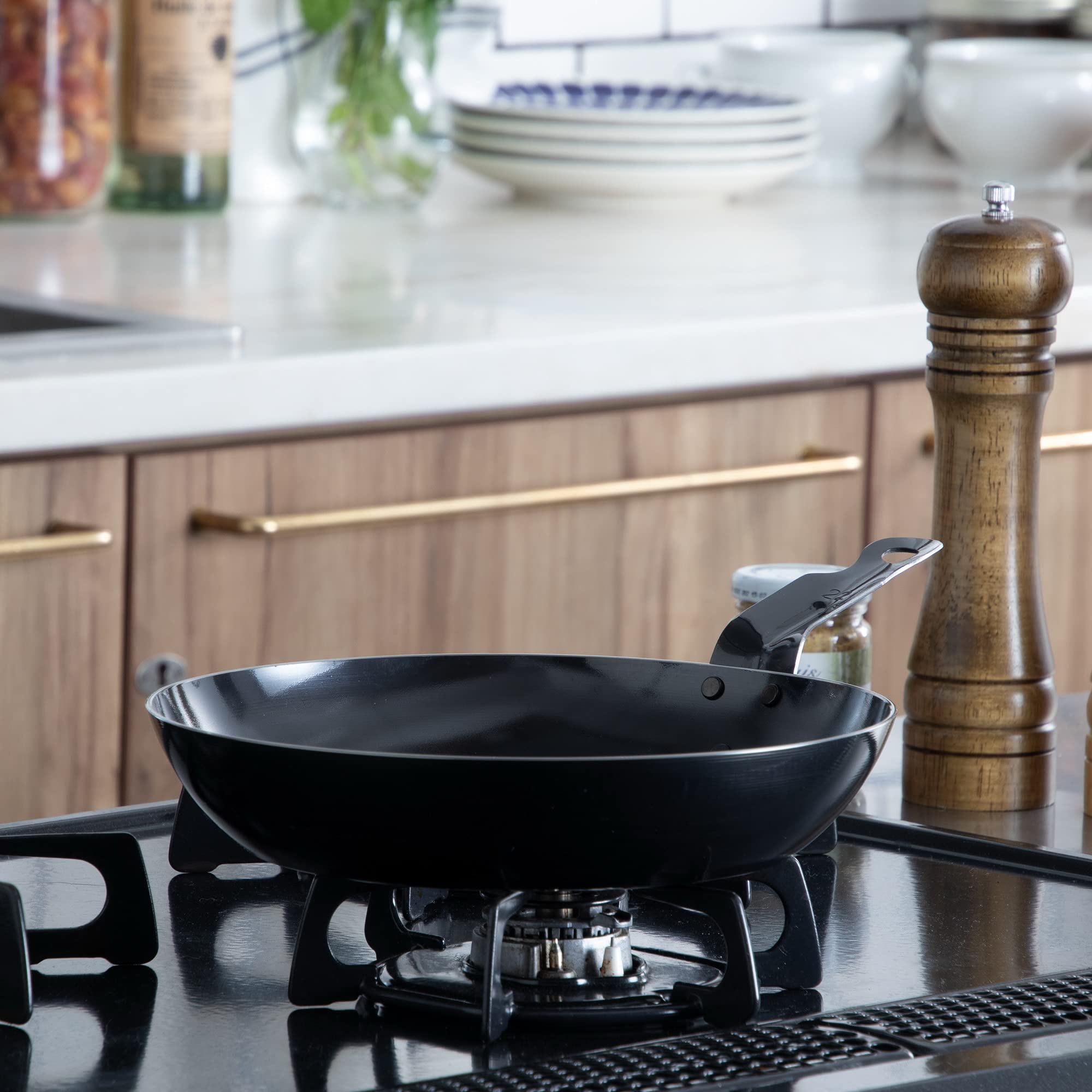 Endo Shoji AHL94026 10.2 Inch (26cm) Commercial Iron Black Leather Oven Plank Frying Pan - Induction Compatible, Made in Japan - Perfect for Restaurants, Home Cooking & Professional Chefs