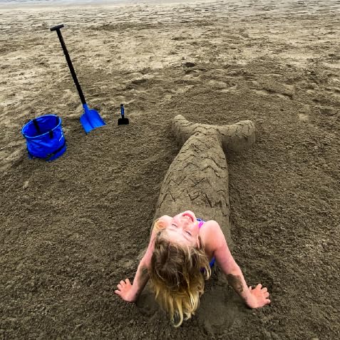 Premium PUFFERFISH Sand Castle Building Kit - Professional Beach Toys with Bucket, Large Shovel & Scoop Made from Recycled Fishing Nets | Perfect for Family Beach Days, Kids Summer Activities & Sand Art Projects
