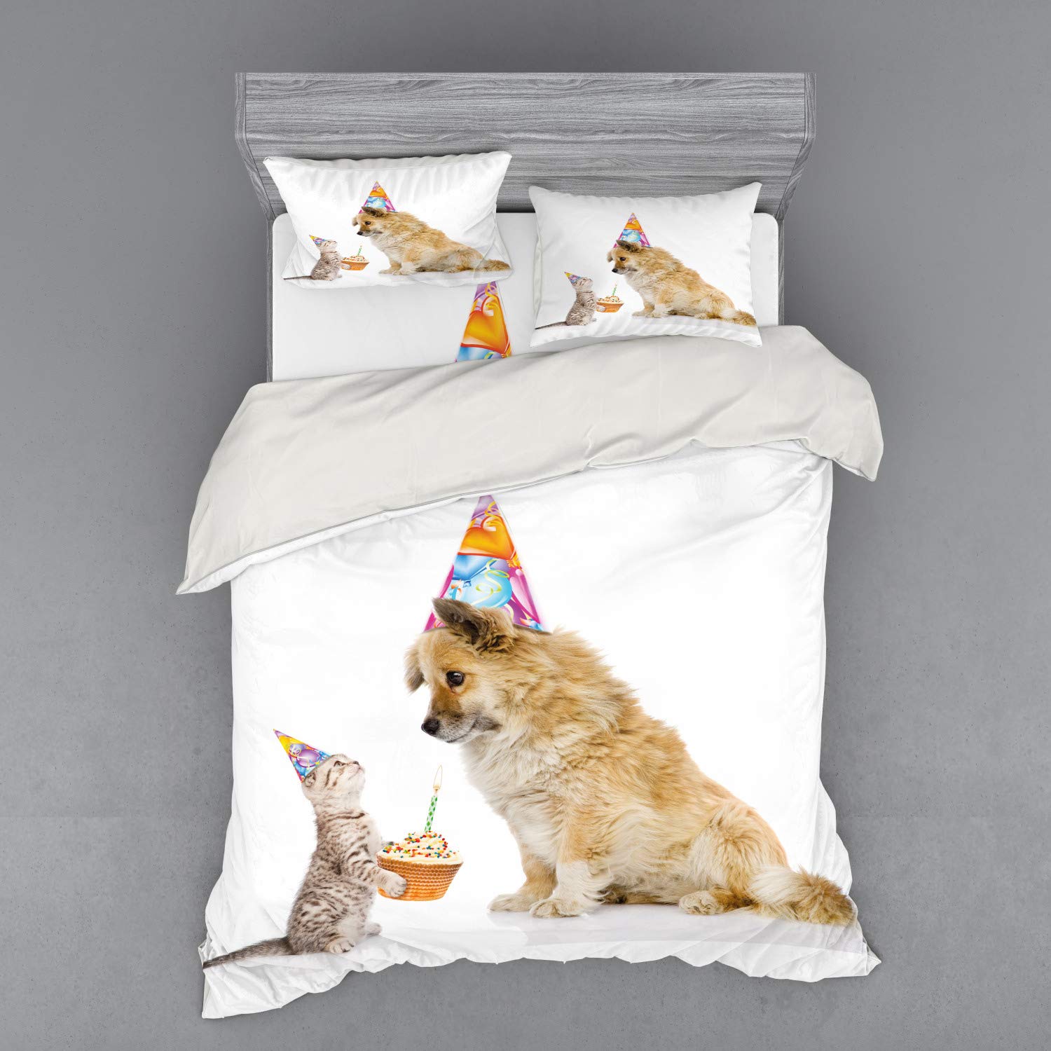 Ambesonne 4-Piece Queen Size Duvet Cover Set - Cat & Dog Pet Lovers Birthday Theme with Cupcake & Candle Design, Multicolor Bedding Set Includes Shams & Fitted Sheet - Perfect for Birthday Parties, Pet-Themed Bedrooms & Gift Giving