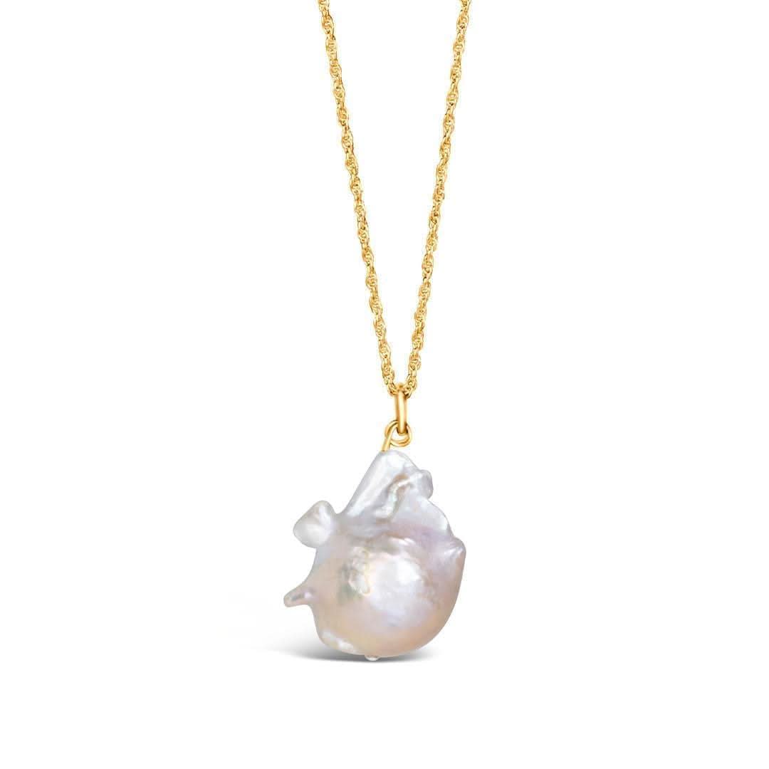 Elegant Baroque Pearl Necklace with Oyster Gold Pendant - Perfect for Weddings, Parties & Special Occasions
