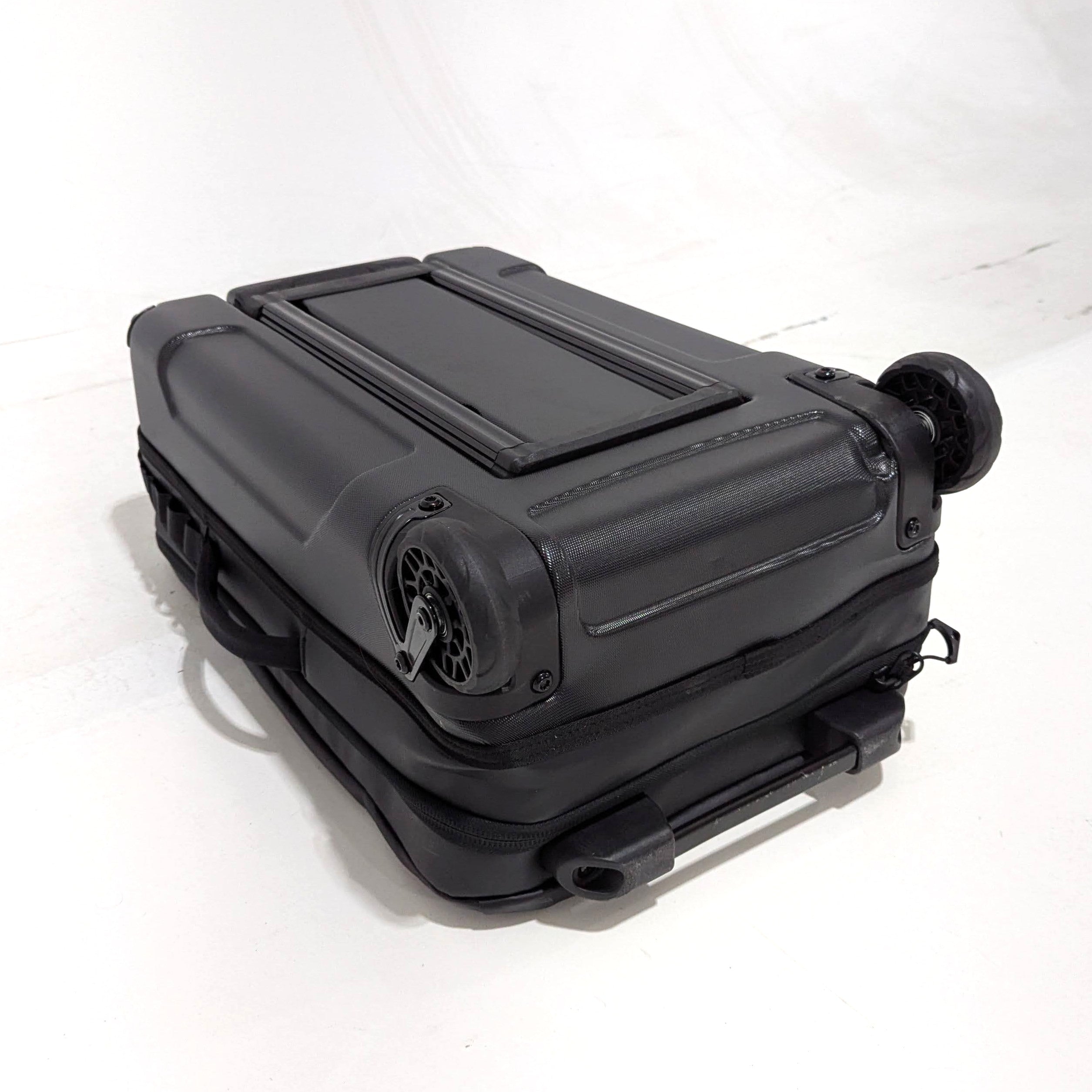 WANDRD Transit Carry On Roller Bag 40L - Black | Premium Used Luggage for Travel & Business Trips | Durable Spinner Suitcase with Smooth Wheels