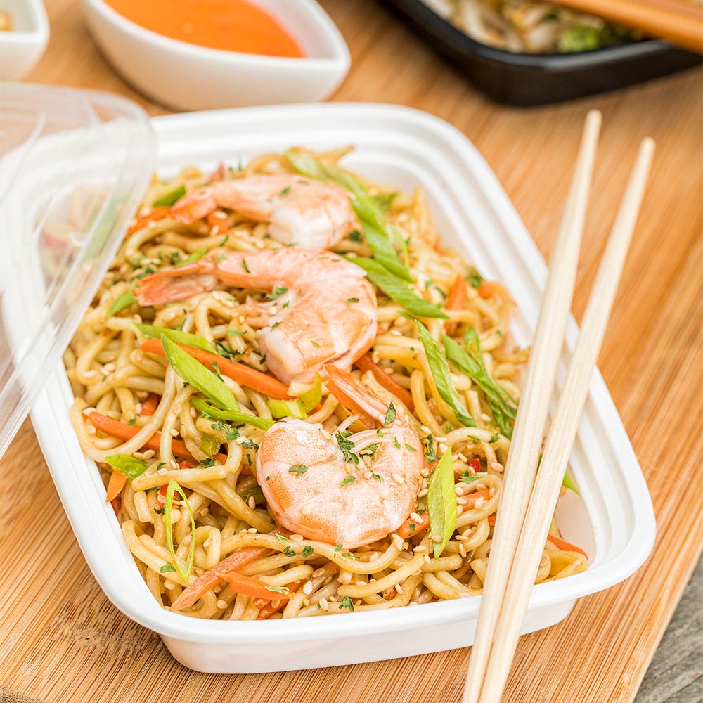 16oz White Plastic Takeout Containers with Clear Lids - 100 Pack (7.75