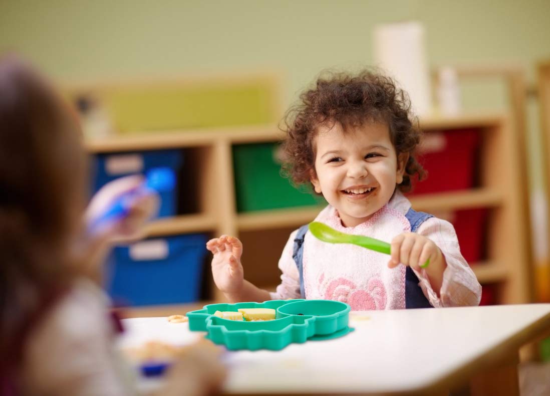 BPA-Free Silicone Toddler Plate with Strong Suction - Portable Baby Dish for Kids, Microwave & Dishwasher Safe (25x18x3cm) - Perfect for High Chairs, Travel & Mess-Free Meals