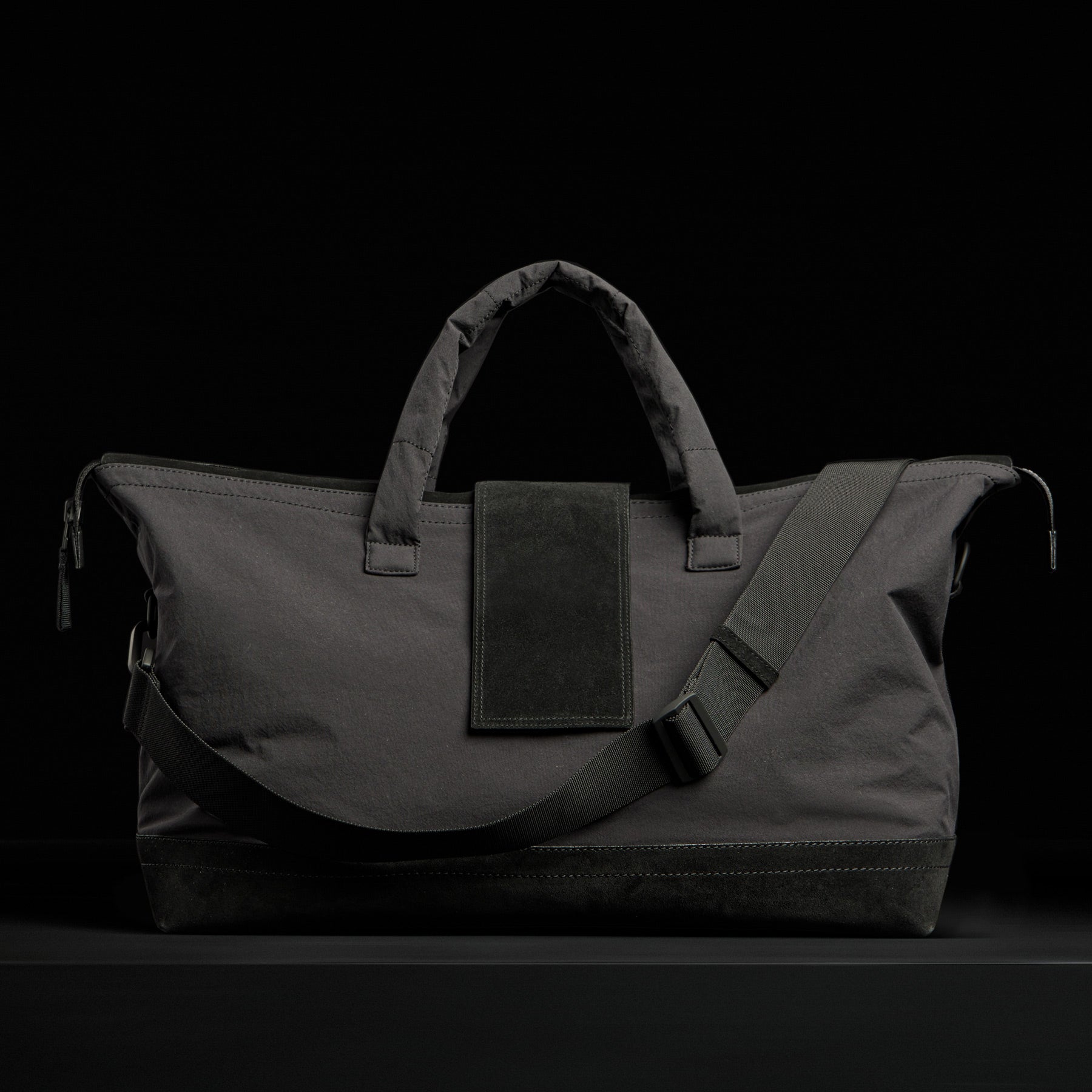 LA Medium Duffle Bag - Waterproof Travel Duffel with Shoulder Strap, Black - Perfect for Gym, Weekend Trips & Carry-On Luggage