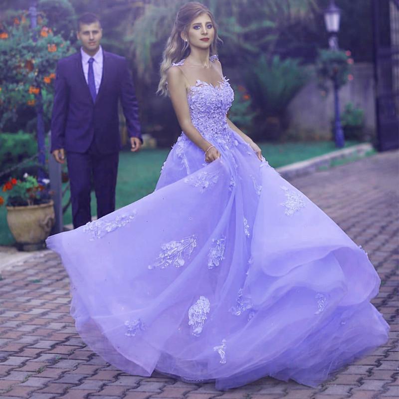 Elegant A-Line Floor-Length Tulle Prom Dress with Lace Appliques - Perfect for Homecoming, Prom Night & Formal Events