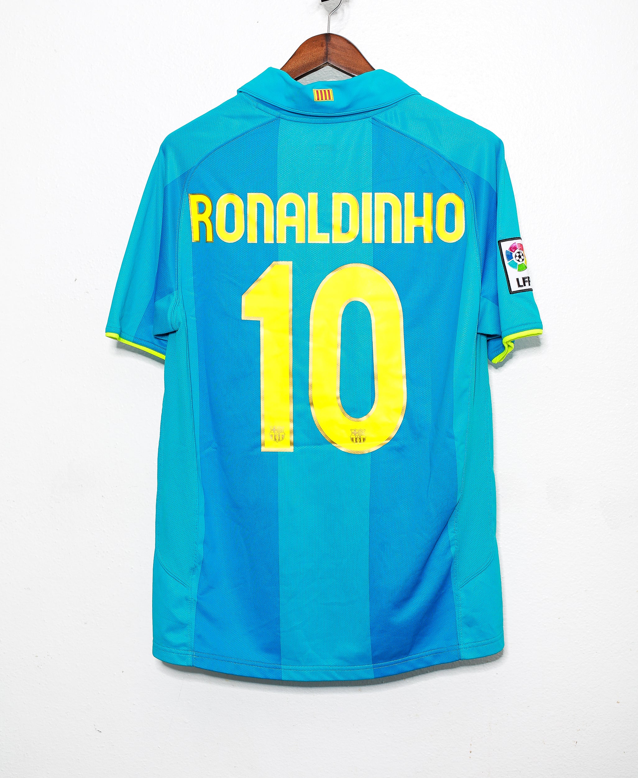 Authentic 2007 FC Barcelona Away Jersey #10 Ronaldinho (Size M) - Vintage Football Shirt for Collectors & Soccer Fans - Perfect for Matches, Gifts & Memorabilia