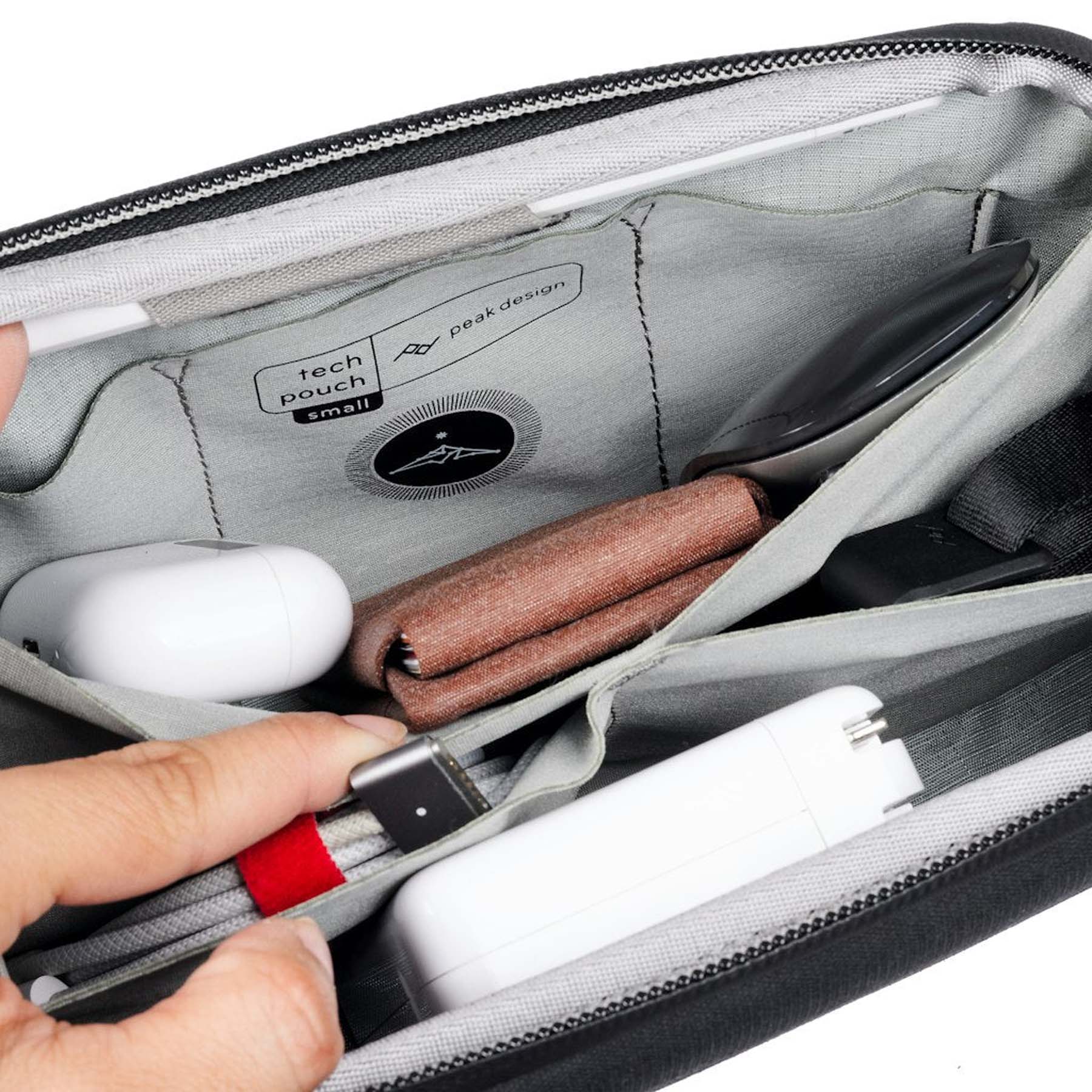 Peak Design Tech Pouch Small - Compact Organizer for Electronics & Cables | Perfect for Travel, Work & Everyday Carry (EDC)