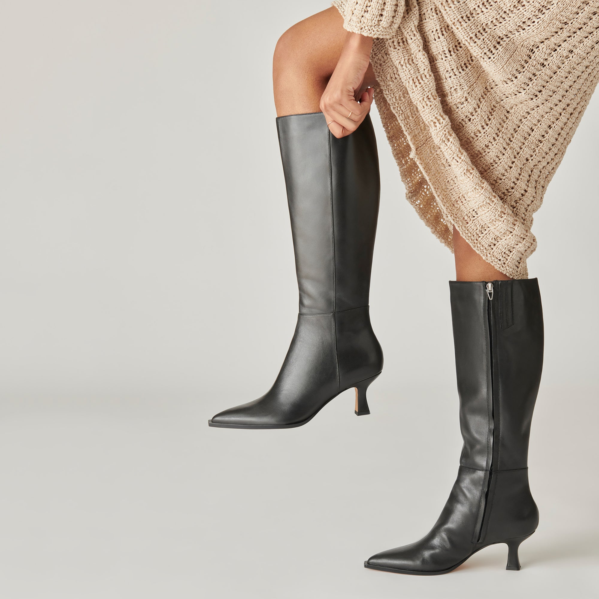 **AUGGIE Black Leather Boots for Men & Women – Stylish & Durable Footwear for Outdoor, Work & Casual Wear**