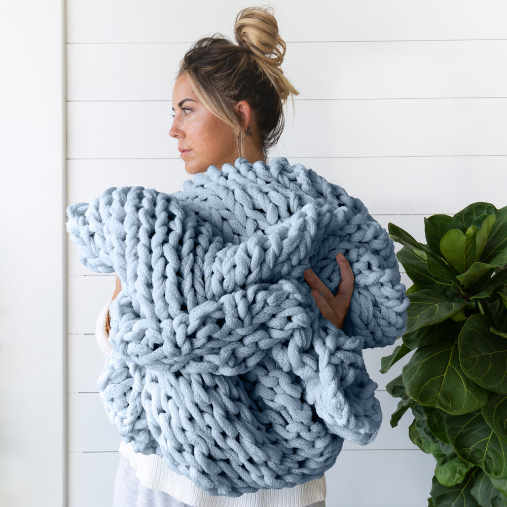 Extra Large Chunky Knit Blanket - Soft & Cozy Throw for Couch, Bed & Sofa - Perfect for Winter Nights, Home Decor & Gift Giving