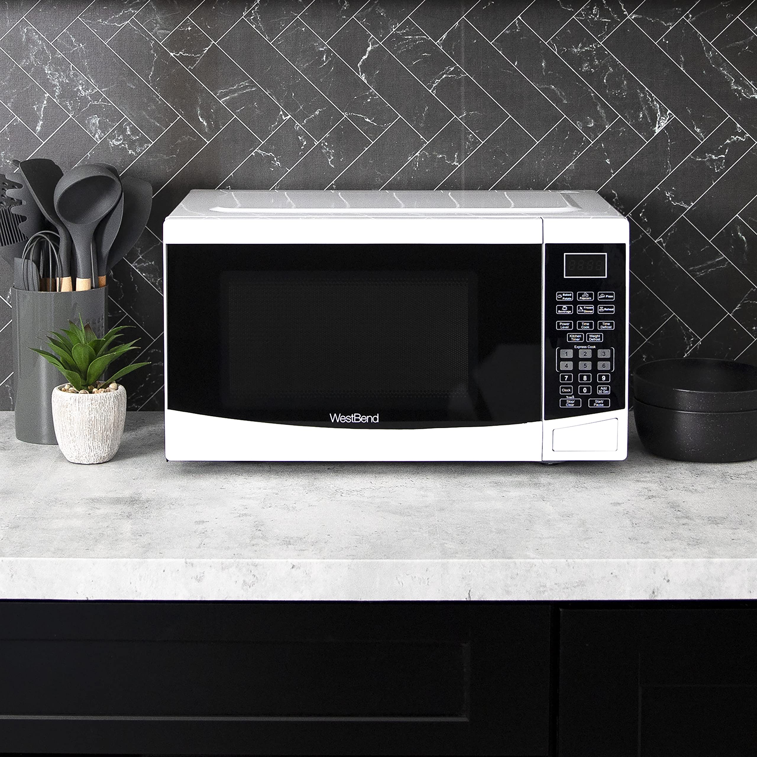 West Bend WBMW92W 900-Watt Compact Microwave Oven with 6 Pre-Programmed Settings, Speed Defrost, Electronic Controls & Glass Turntable - Perfect for Small Kitchens, Dorms & Offices (White)