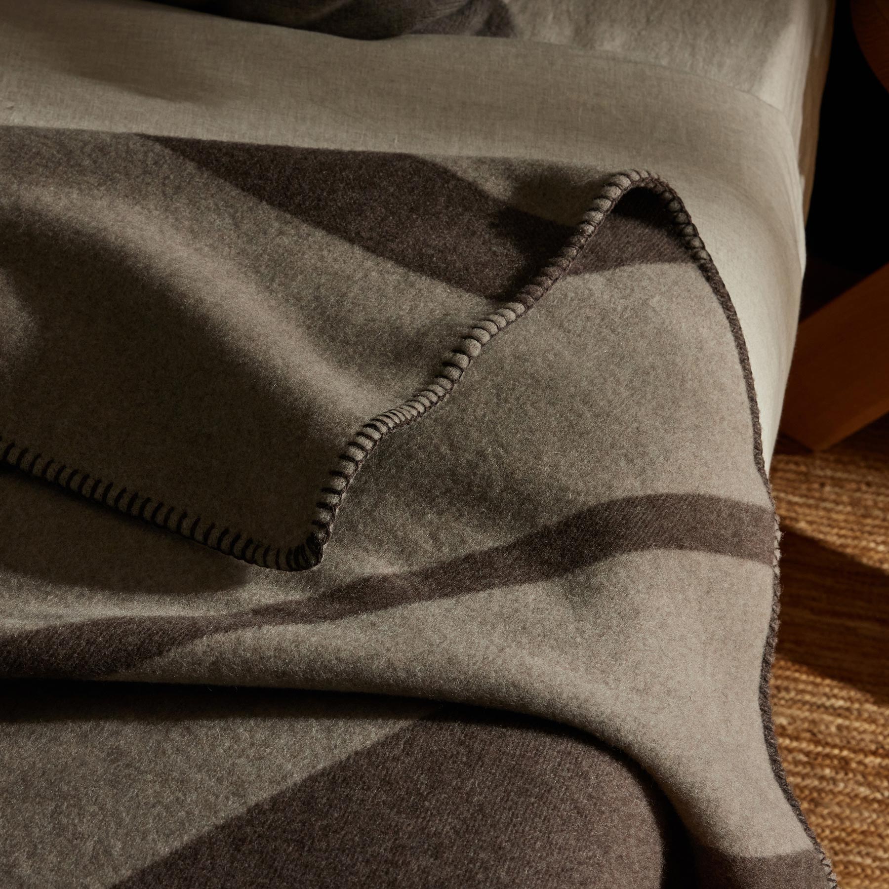 Sarti Striped Throw Blanket - Soft & Cozy Ash/Brown Knit Blanket for Couch, Bed & Sofa - Perfect for Home Decor, Living Room & Winter Warmth