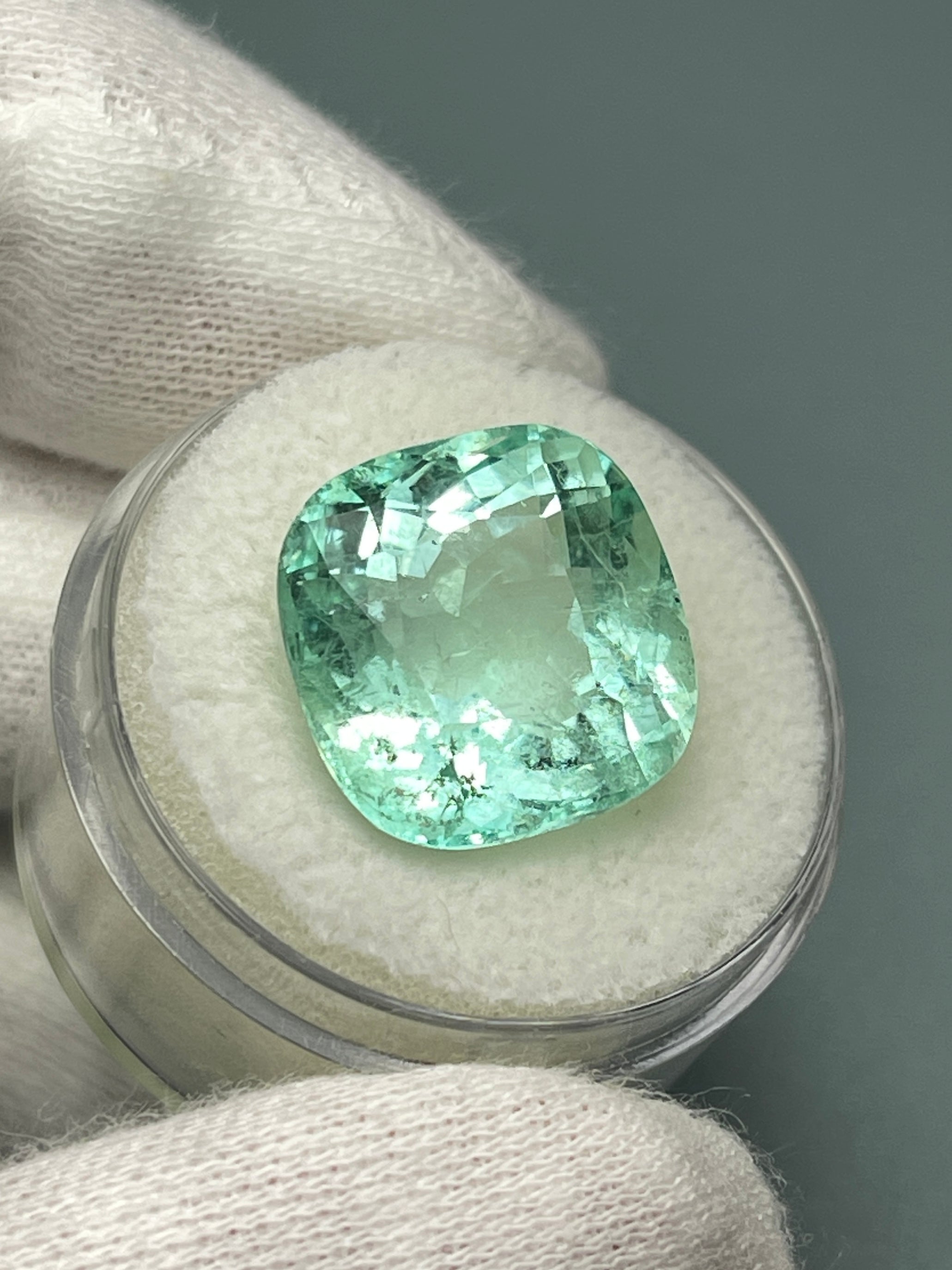 12.86 Carat Natural Colombian Emerald Cushion Cut 14.5x14mm - Luxury Gemstone for Engagement Rings & Fine Jewelry
