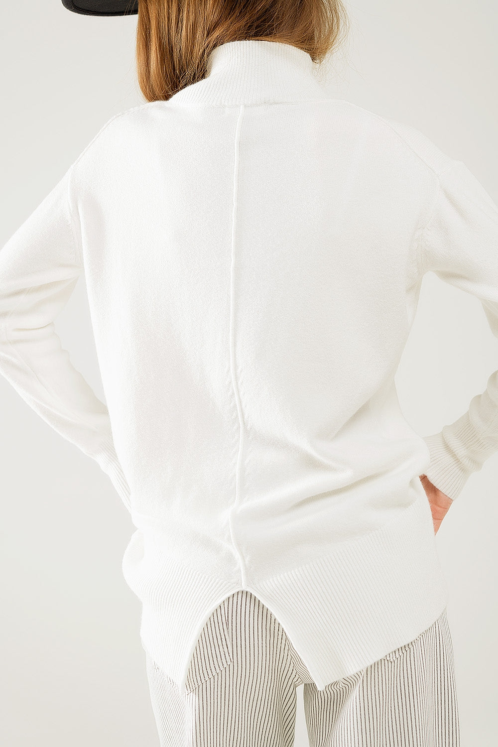 Elegant White Open Back Pullover Sweater - Women's Fashion Loose Knit Top for Casual Wear & Date Nights
