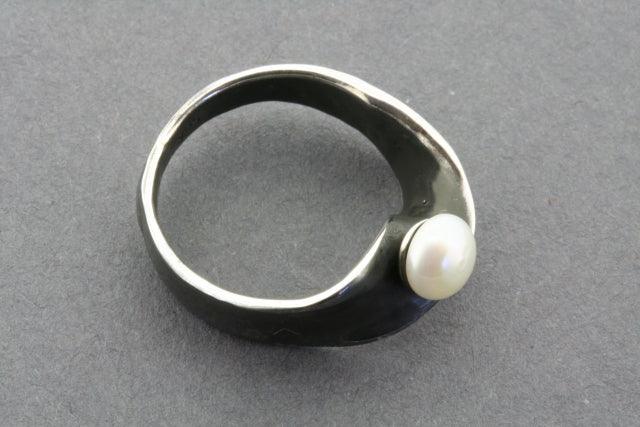 Elegant Oxidized Twist Ring with Pearl - Vintage Boho Jewelry for Women - Perfect for Weddings, Parties & Everyday Wear