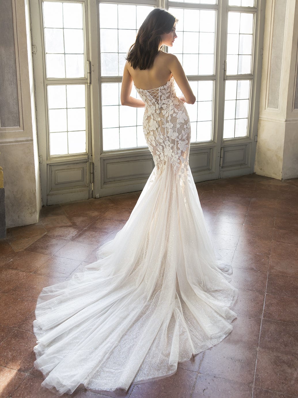 Enzoani Tulip Wedding Dress – Elegant A-Line Bridal Gown with Lace Appliques for Romantic Ceremonies & Formal Events