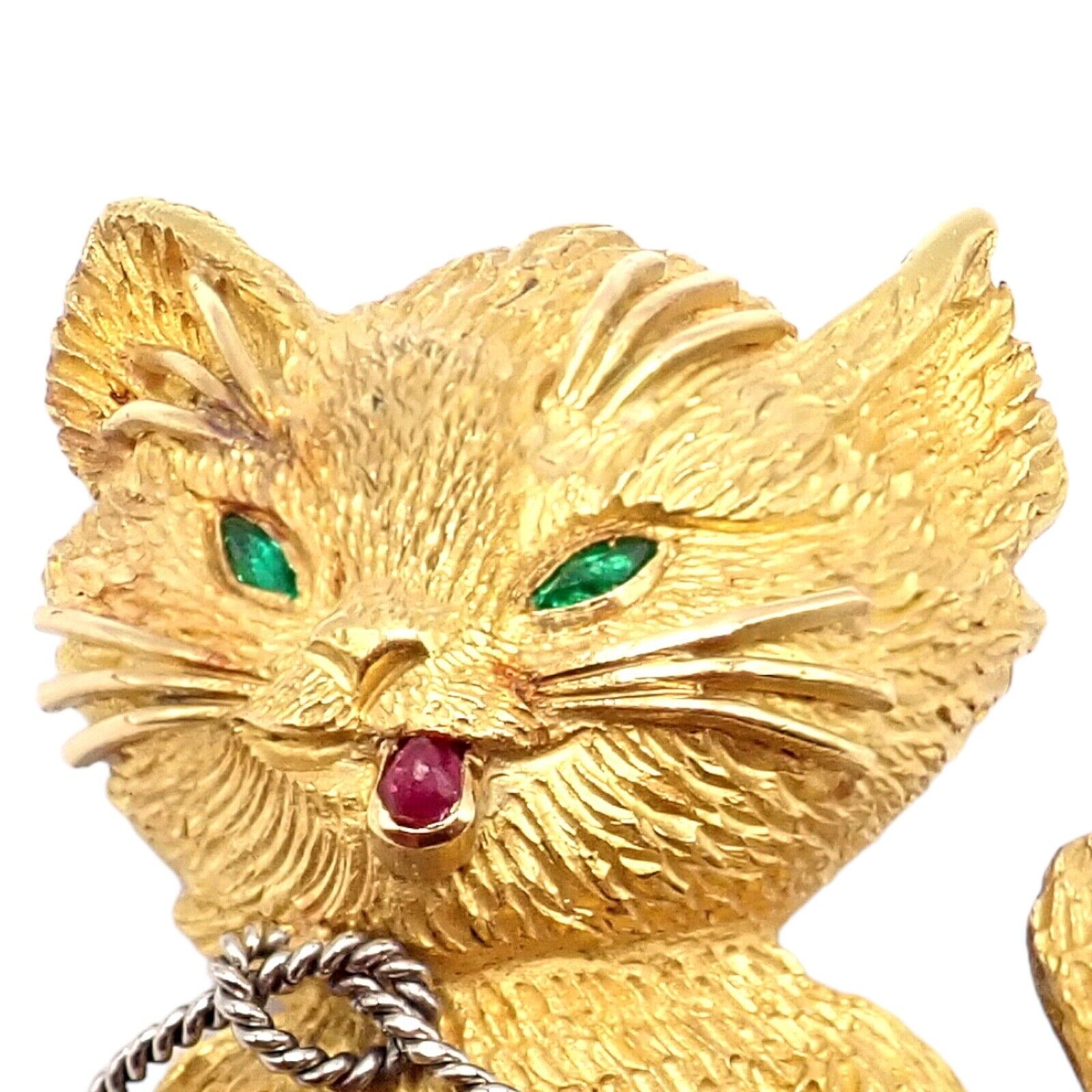 Vintage Tiffany & Co. France 20k Yellow Gold Ruby Emerald Cat Brooch Pin - Elegant Collectible Jewelry for Special Occasions & Gift Giving