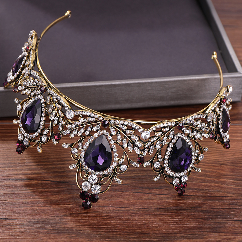 Elegant Red Carpet Tiara - Timeless Princess Crown for Weddings, Prom & Special Occasions