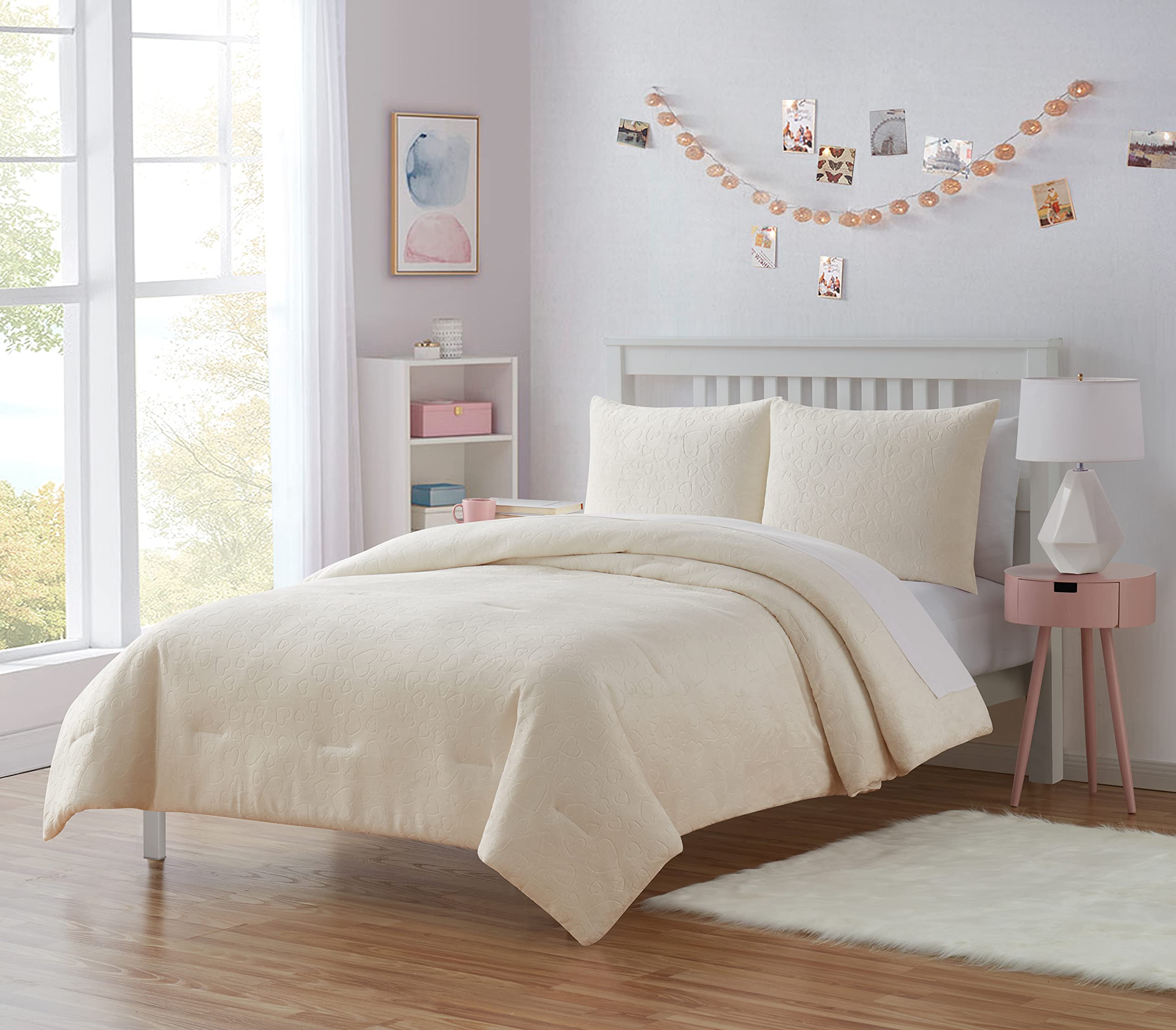 Olivia & Finn Twin Size Comforter Set - Soft Plush Bedding with Matching Sham, Kids Room Decor, Cozy Flannel Twin Bed Set (Plush Hearts White, 2-Piece) | Perfect for Children's Bedrooms, Sleepovers & Cozy Winter Nights