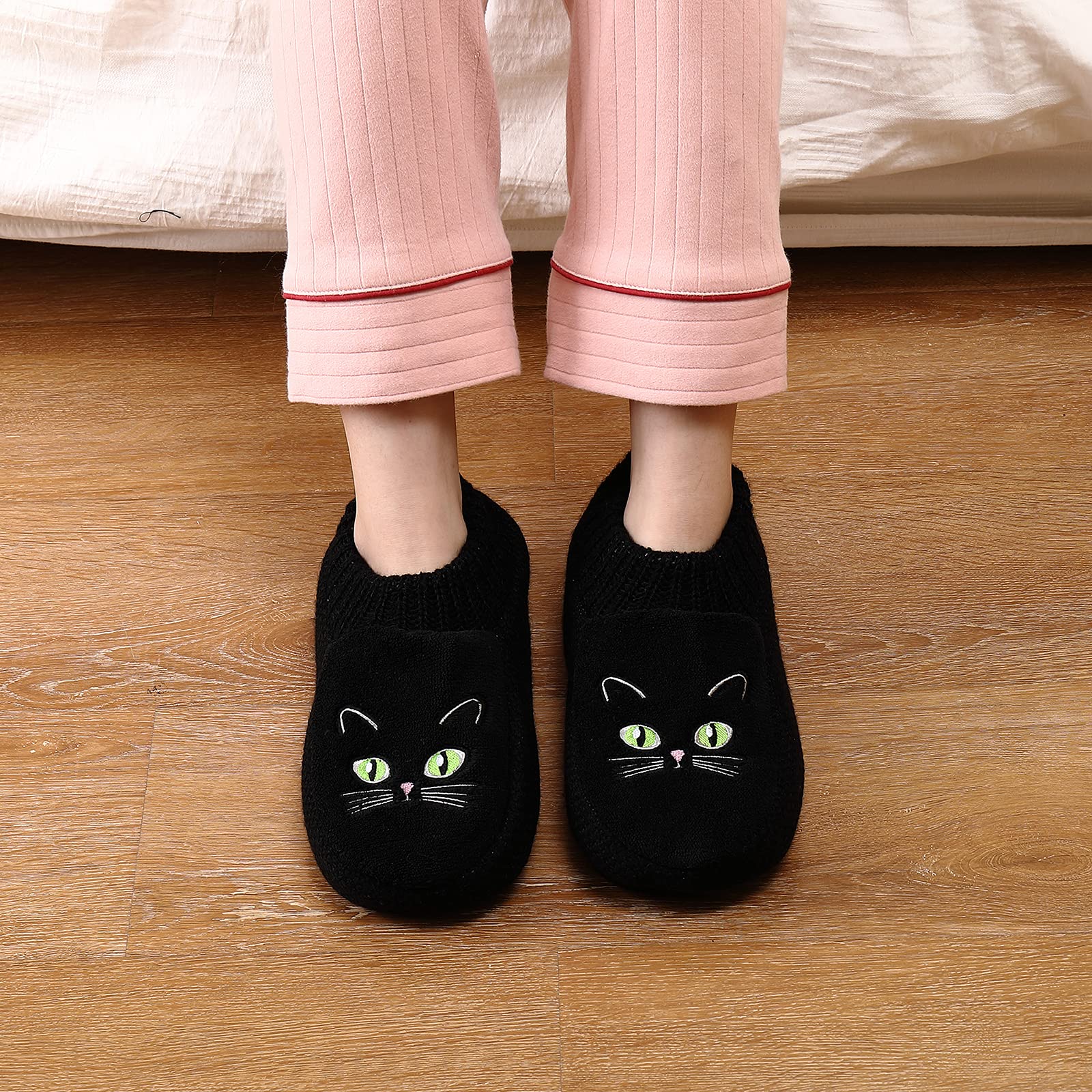 Women's Cozy Fleece-Lined Non-Slip Slipper Socks - Soft Winter Knit Bedroom Socks for Women - Perfect Gift for Cat Lovers - Ideal for Home, Lounge & Cold Weather Comfort