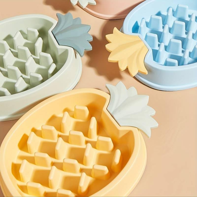 Premium Pineapple-Shaped Slow Feeder Pet Bowl - 567ml (2 Cups) Capacity, Anti-Choking Design for Dogs & Cats - Food-Grade Plastic, Random Colors - Perfect for Portion Control & Mealtime Fun