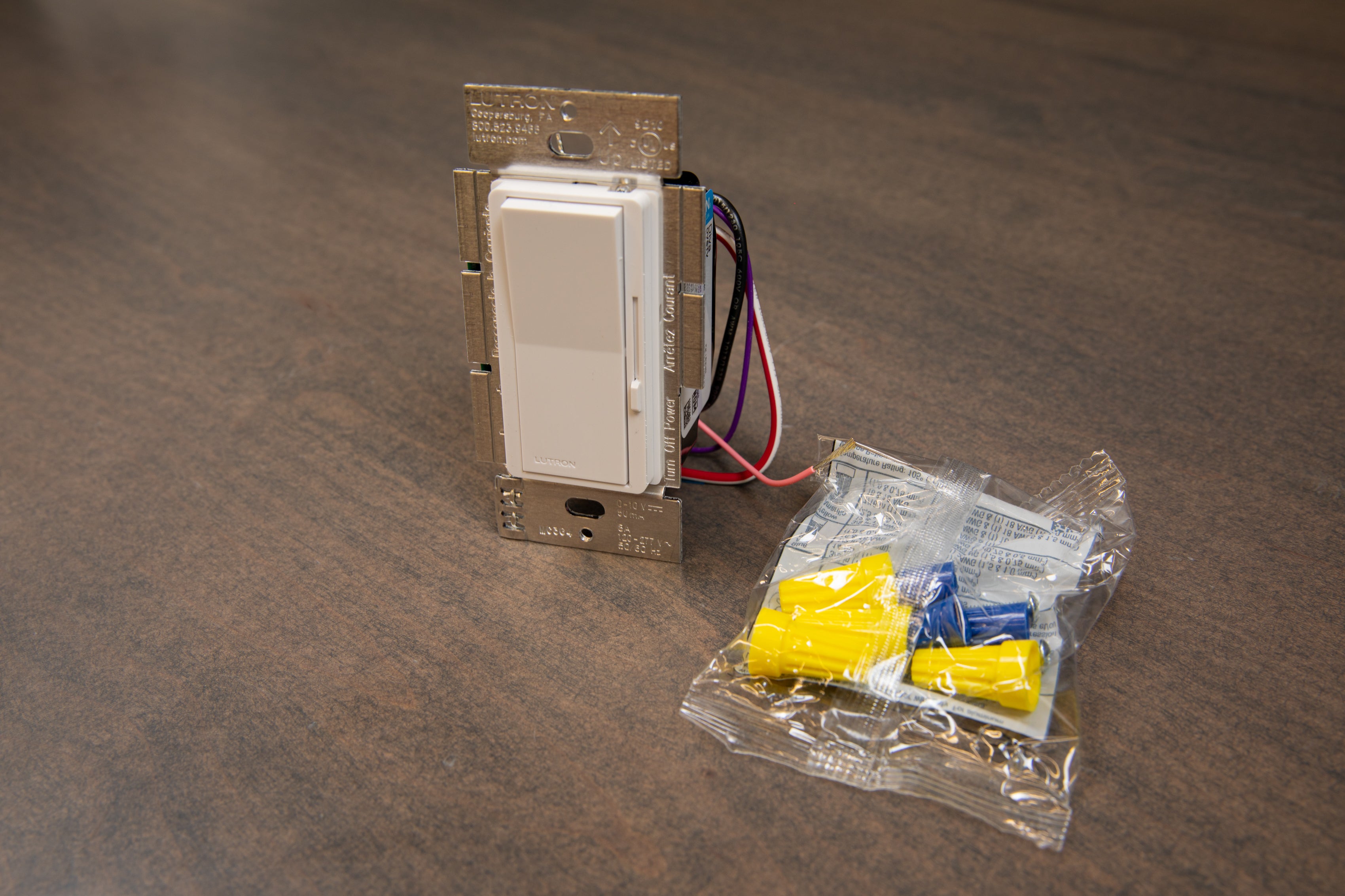 Lutron Diva 0-10V Single Pole/3-Way Dimmer Switch - Perfect for LED Lighting Control in Homes & Offices
