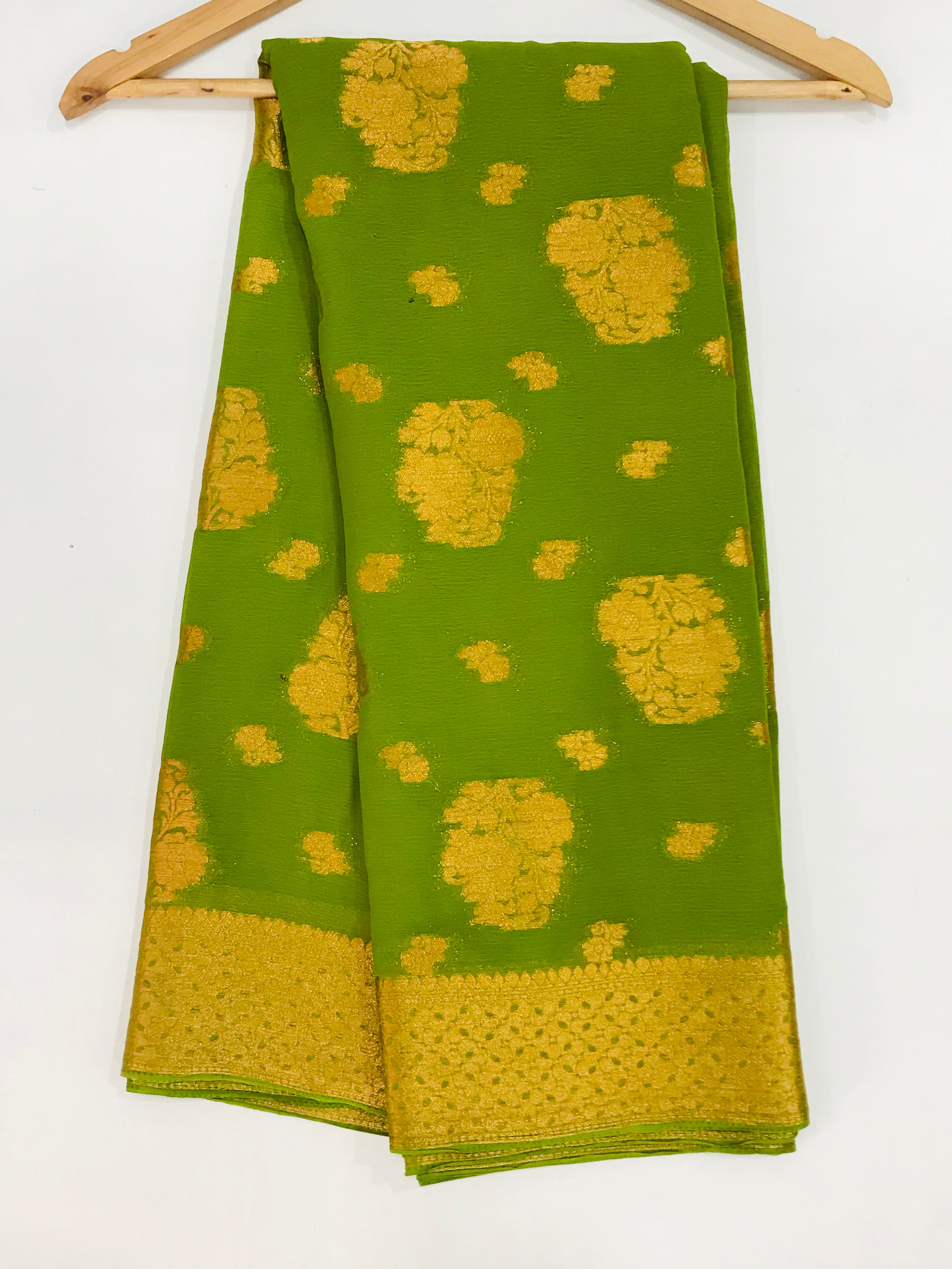 Elegant Light Green Georgette Saree with Floral Motifs & Contrast Pallu - Perfect for Weddings, Parties & Festive Occasions
