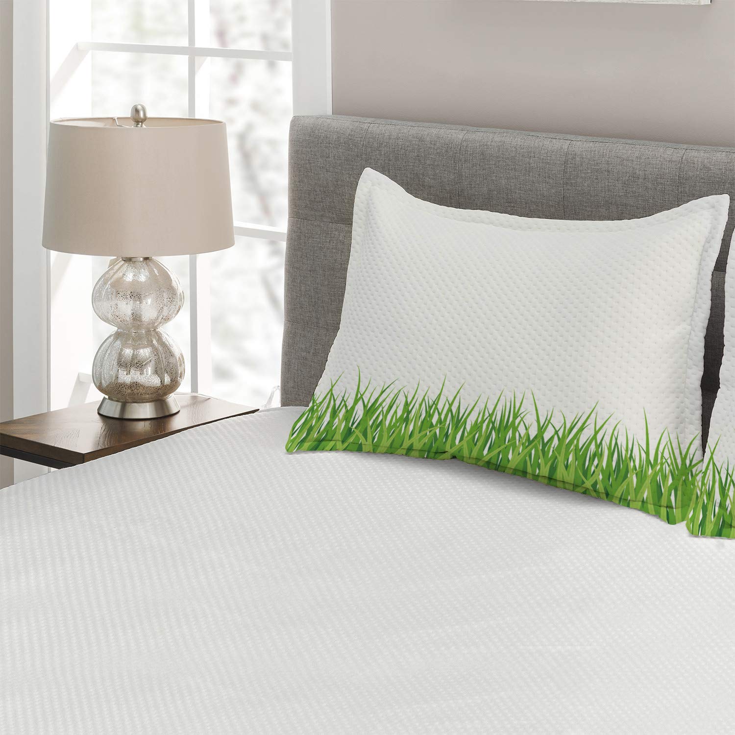 Ambesonne Green Quilt Set - King Size 3-Piece Bedspread with 2 Pillow Shams, Fresh Grass Lawn & Meadow Design in Lime Green & White | Nature-Inspired Bedroom Decor for Spring & Summer | Perfect for Guest Rooms, Master Bedrooms & Cozy Farmhouse Style
