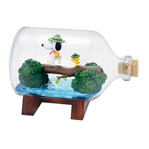 Peanuts Snoopy 3-Inch Mini Terrarium Collectible - Cute Desk Decor, Office Gift & Home Display for Anime Fans
