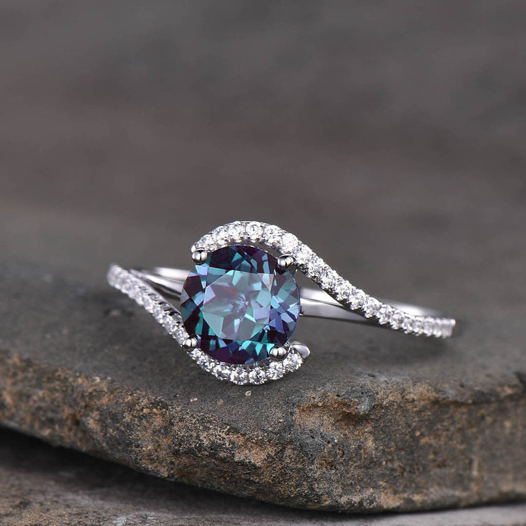 Exquisite 6.5mm Round Alexandrite Ring in 14K/18K Yellow Gold - Elegant Curved Design for Engagement, Anniversary & Special Occasions